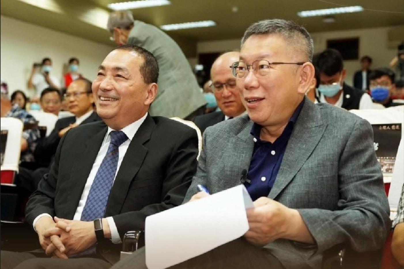 台灣民意基金會民調顯示，有5成2民眾贊成「藍白合」。翻攝柯文哲臉書