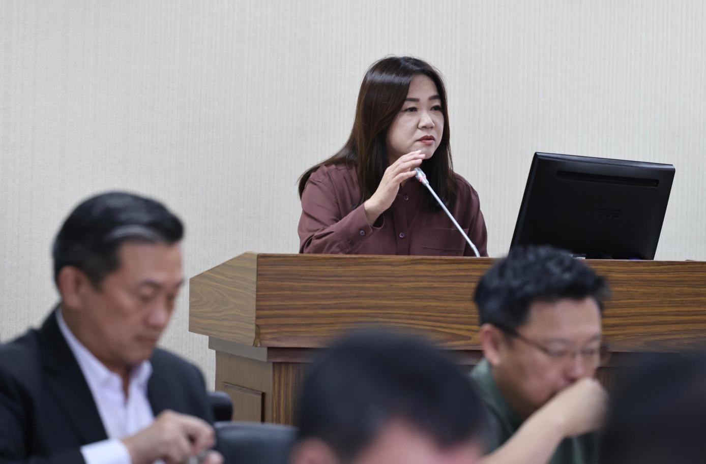 馬文君23日在外交國防委員會質疑國防部行政不中立。林啟弘攝