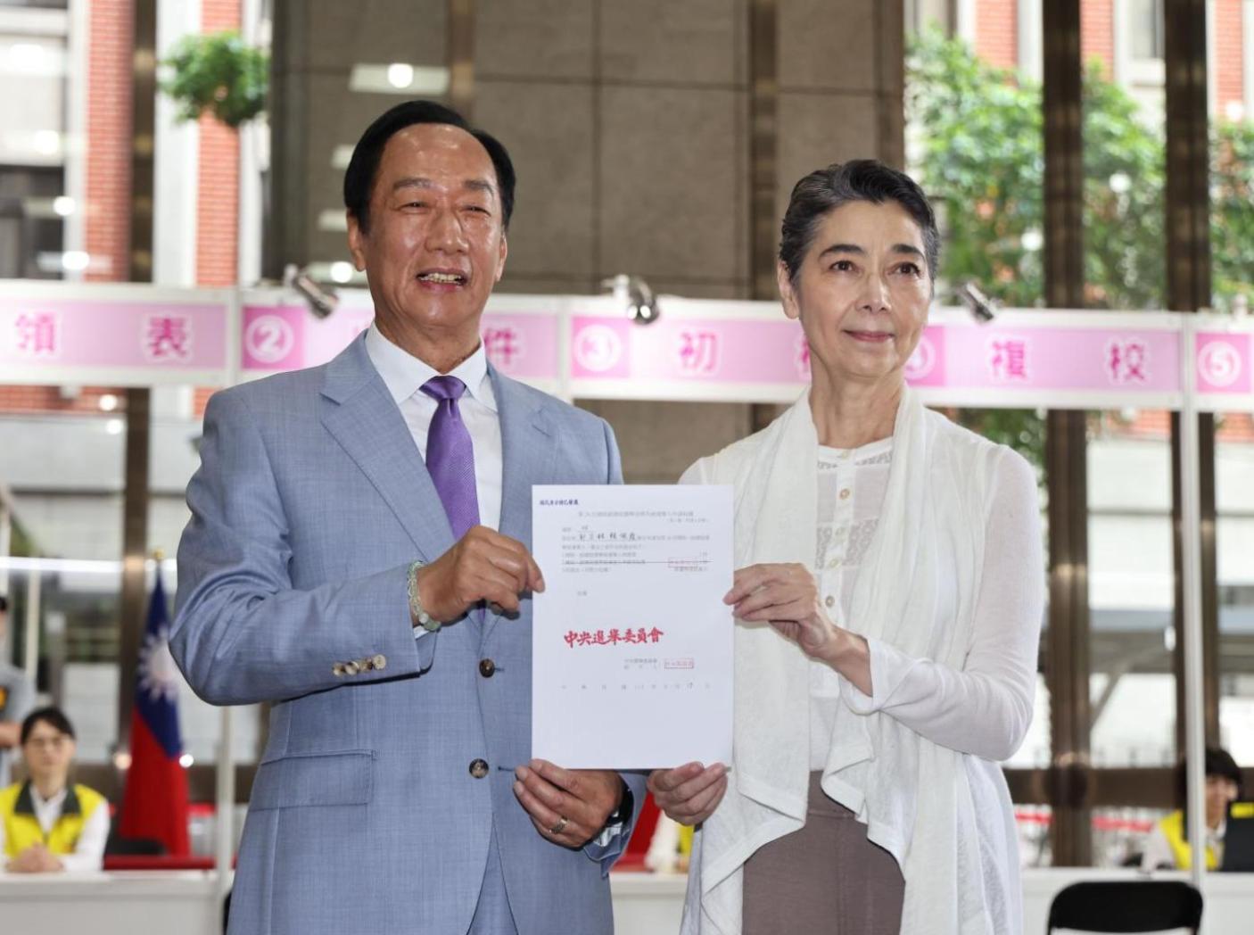 郭台銘、賴佩霞今下午2點將赴北市選委會遞交連署書。資料照片／林啟弘攝