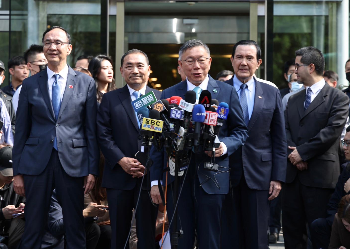 藍白合協商會議結束後，馬英九主動邀集與會侯、朱、柯共同發表談話。林啟弘攝