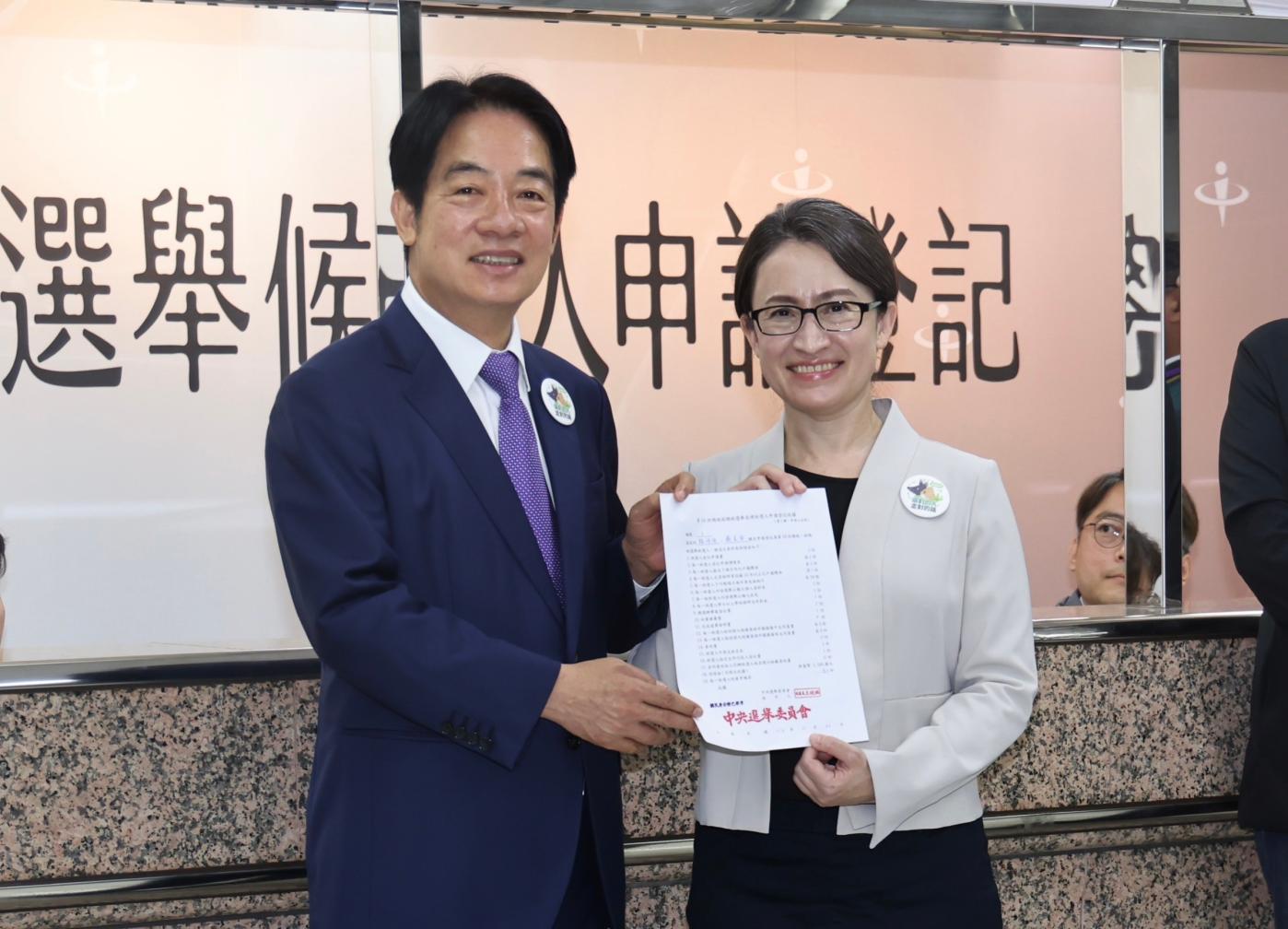 民進黨正副總統參選人賴清德、蕭美琴今（21日）完成登記。林啟弘攝
