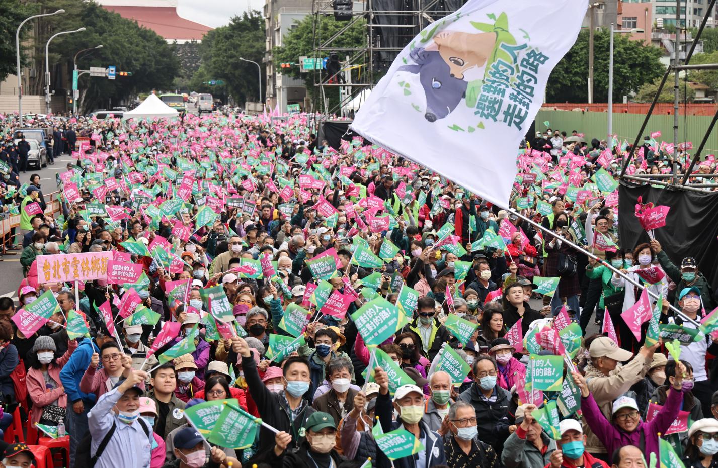 民進黨正副總統參選人賴清德、蕭美琴12月3日在北平東路舉行競選總部成立大會。資料照片／林啟弘攝