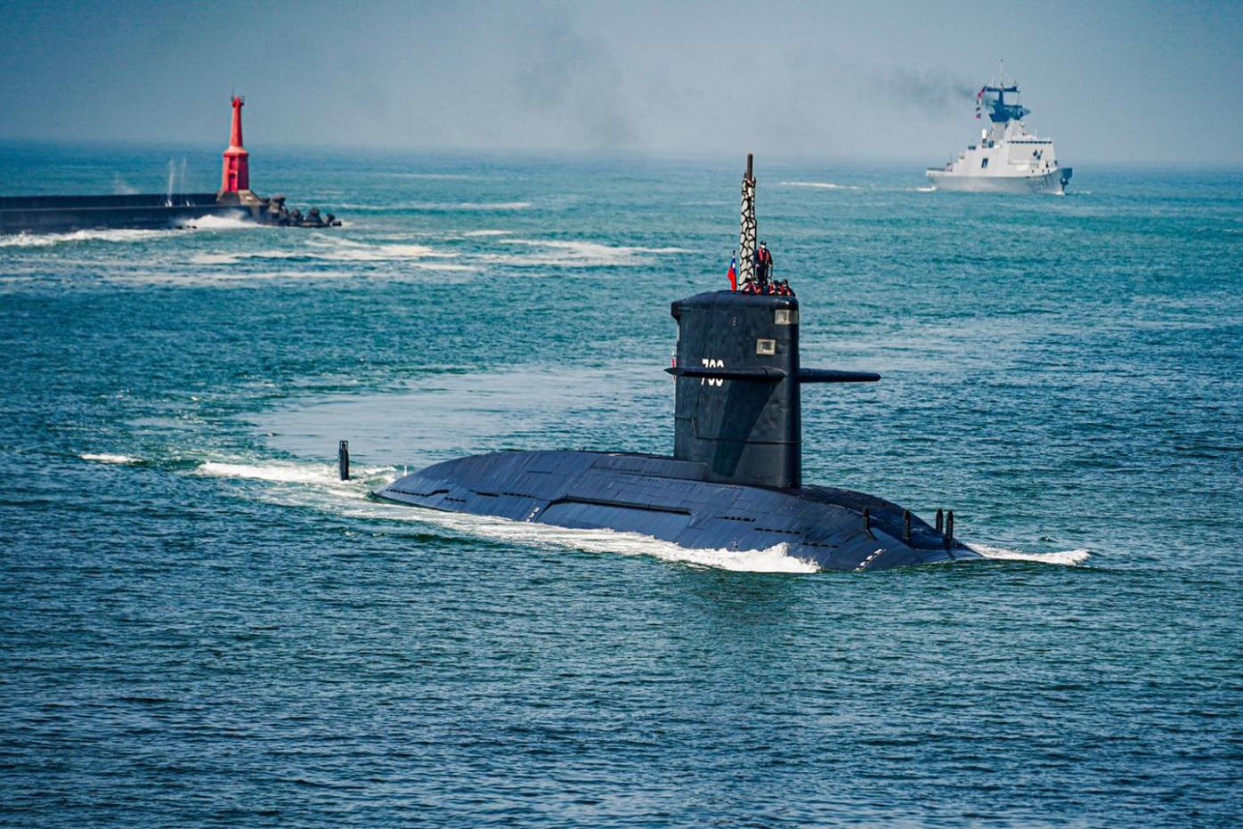 海軍一艘潛艦21日中午在左營外海進行例行訓練時，發生人員落海意外，圖非當事潛艦。資料照片