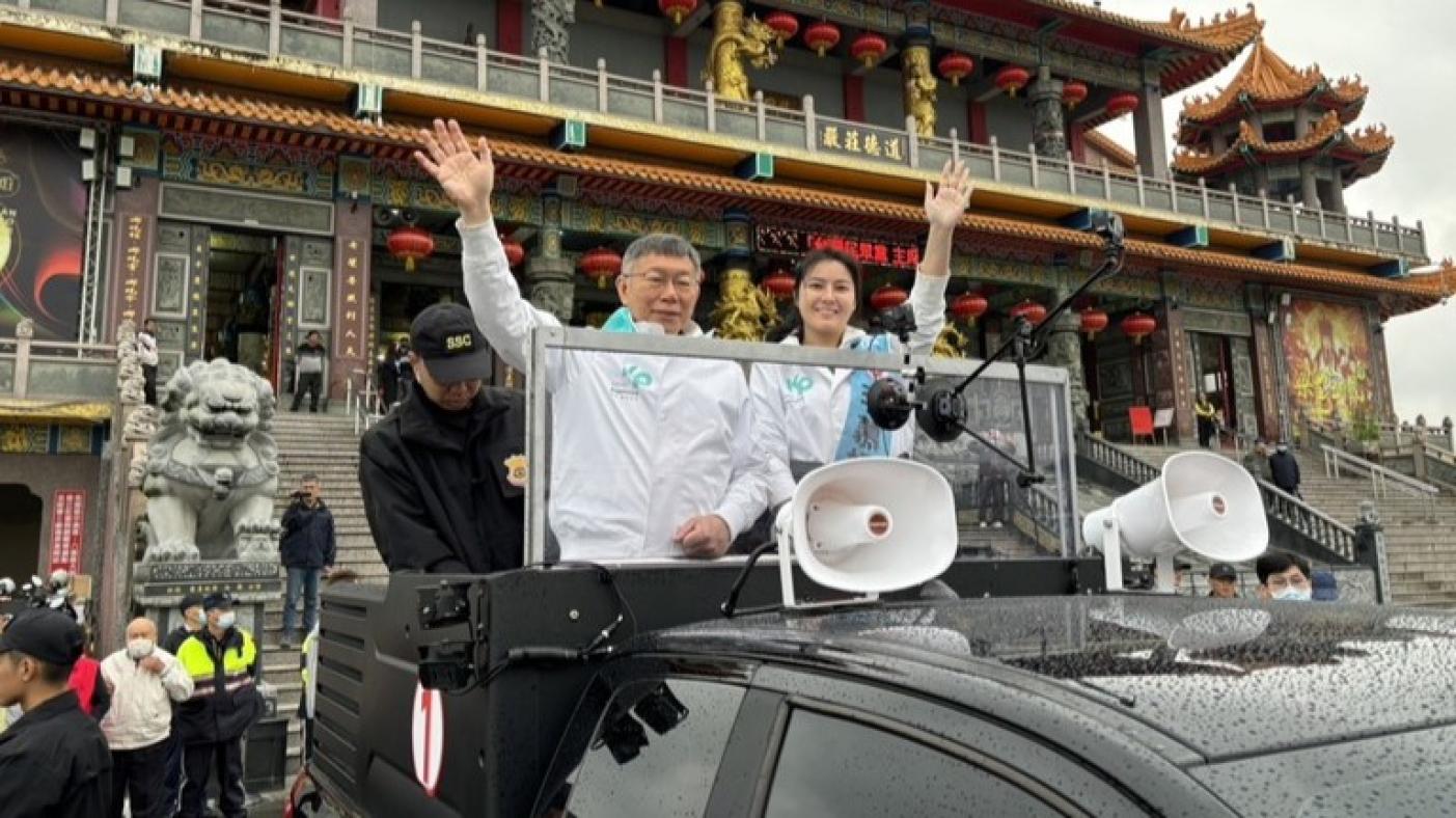 柯文哲今天在桃園展開車隊掃街。中央社