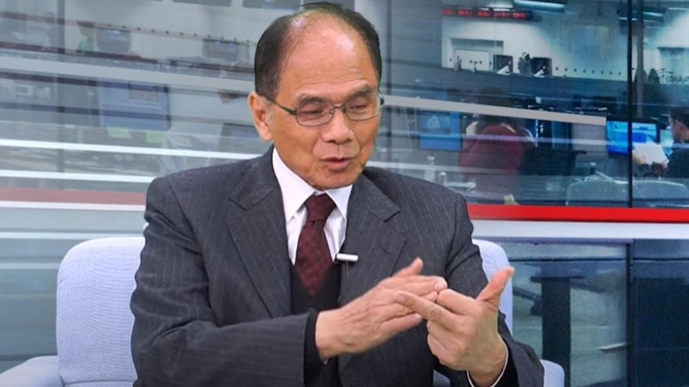 游錫堃18日接受《自由時報》「官我什麼事」節目專訪。翻攝「自由追新聞」YT頻道