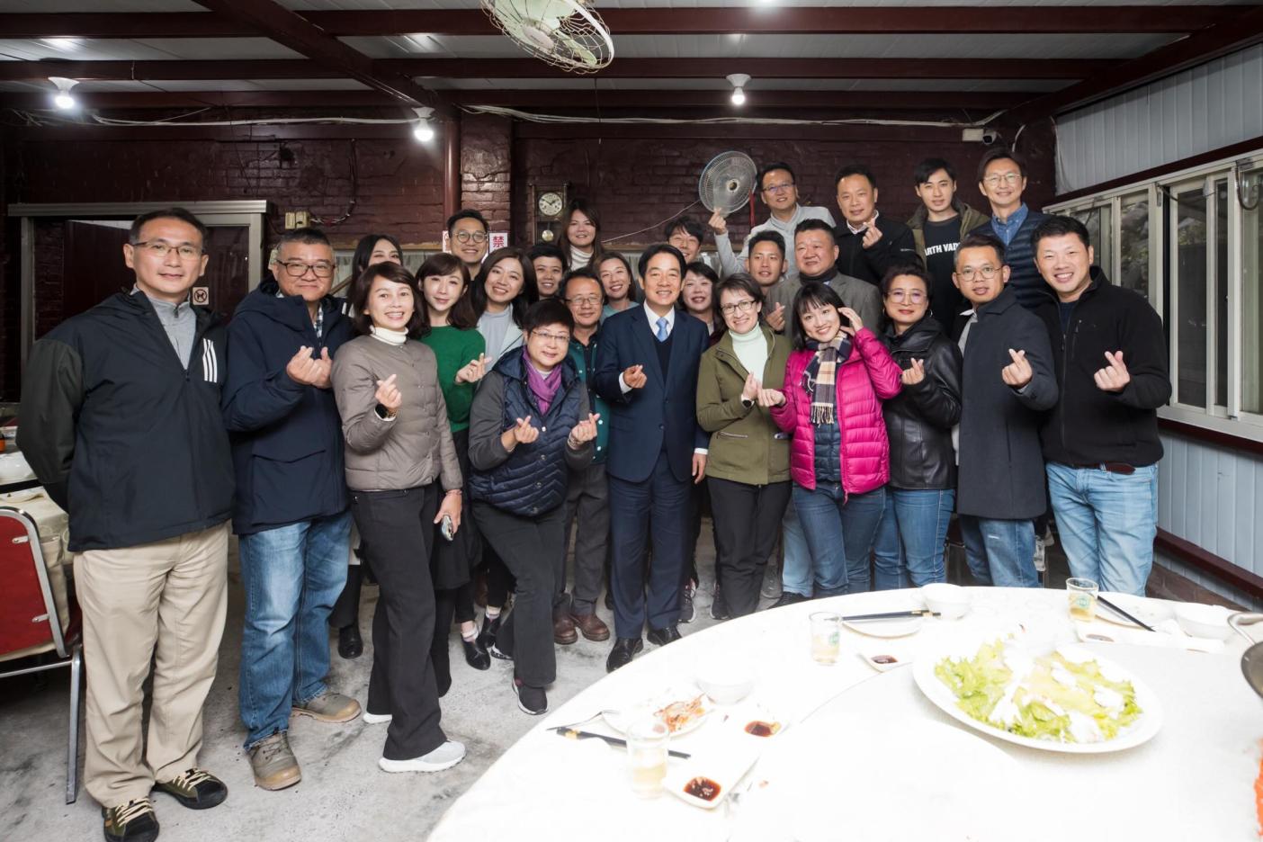 賴清德中午在萬里老家附近的餐廳宴請2024立委落選者。翻攝賴清德Threads