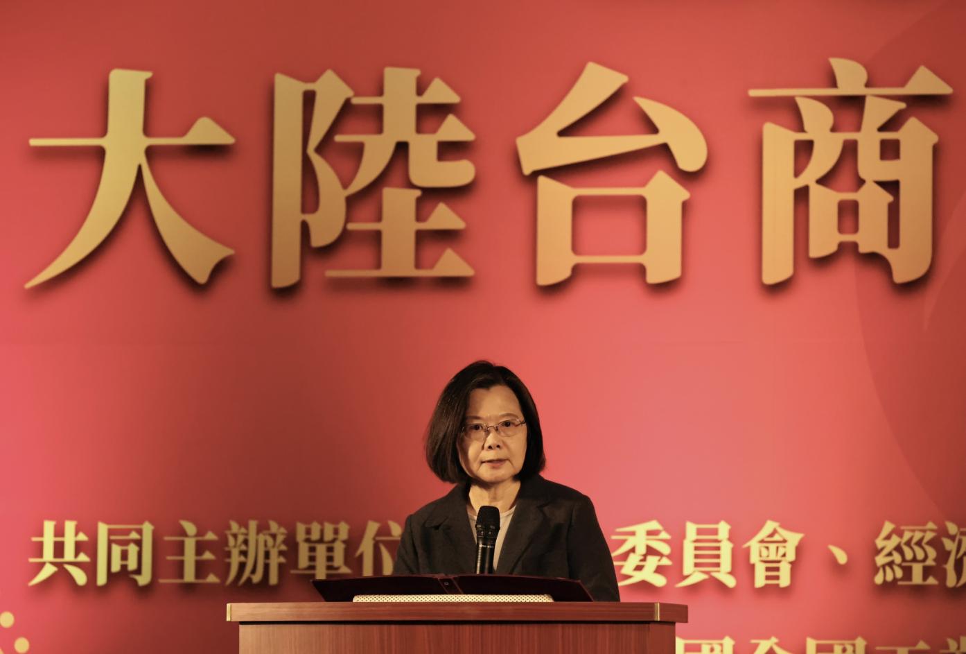 蔡英文16日表示，在對等尊嚴前提下，從未停下腳步，持續尋求兩岸對話可能，希望能逐步恢復雙邊有序的交流。林啟弘攝
