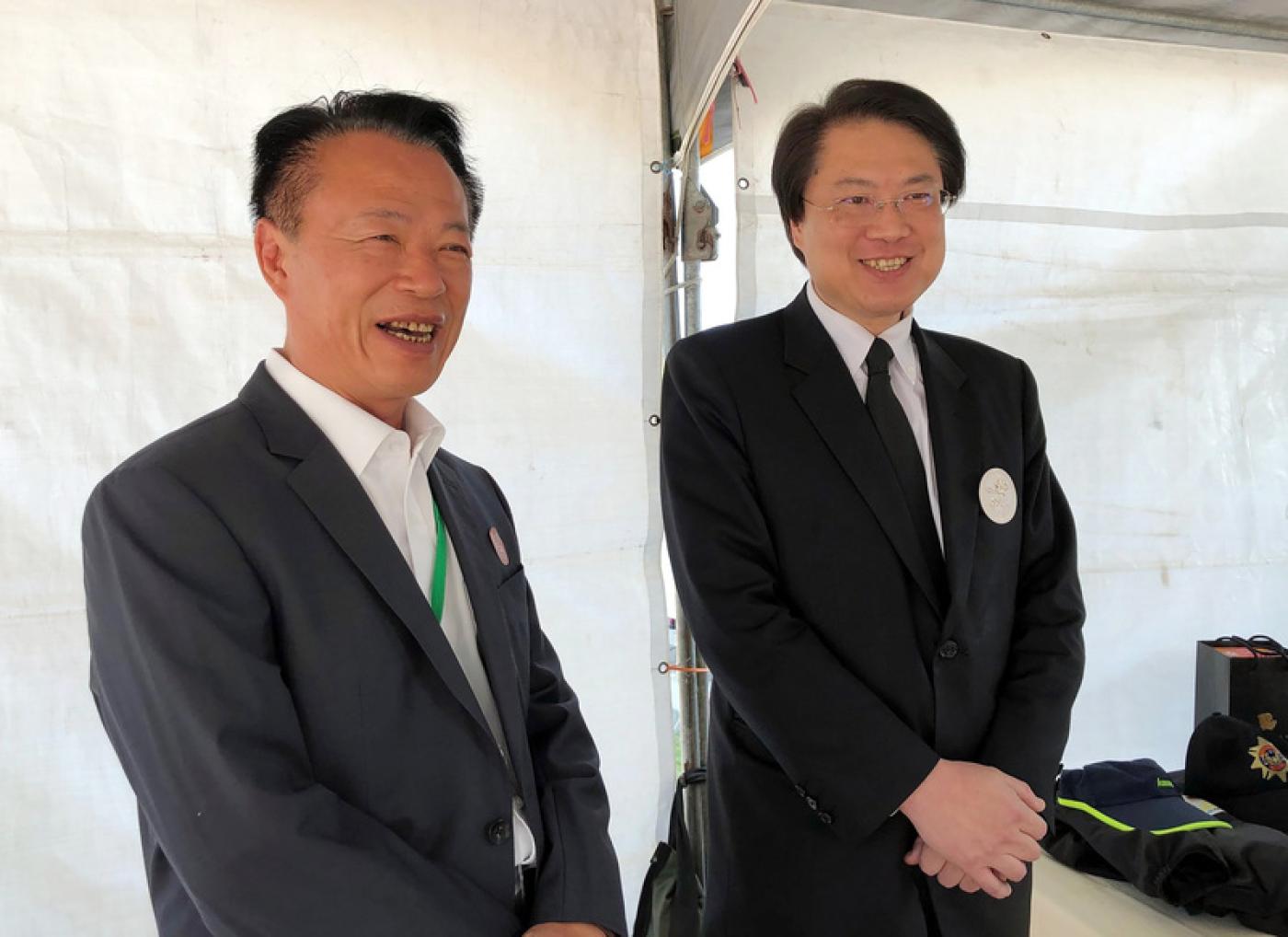 林右昌（右）28日表示，謝國樑刻意做這樣指控，只是為模糊焦點、轉移焦點。左為嘉義縣長翁章梁。中央社