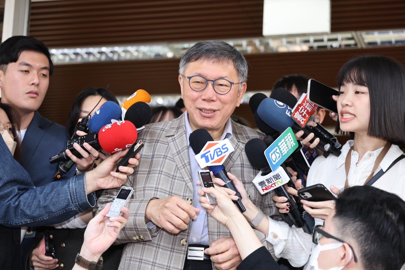 柯文哲5日赴立法院出席民眾黨團會議，並於會後接受媒體訪問。林啟弘攝