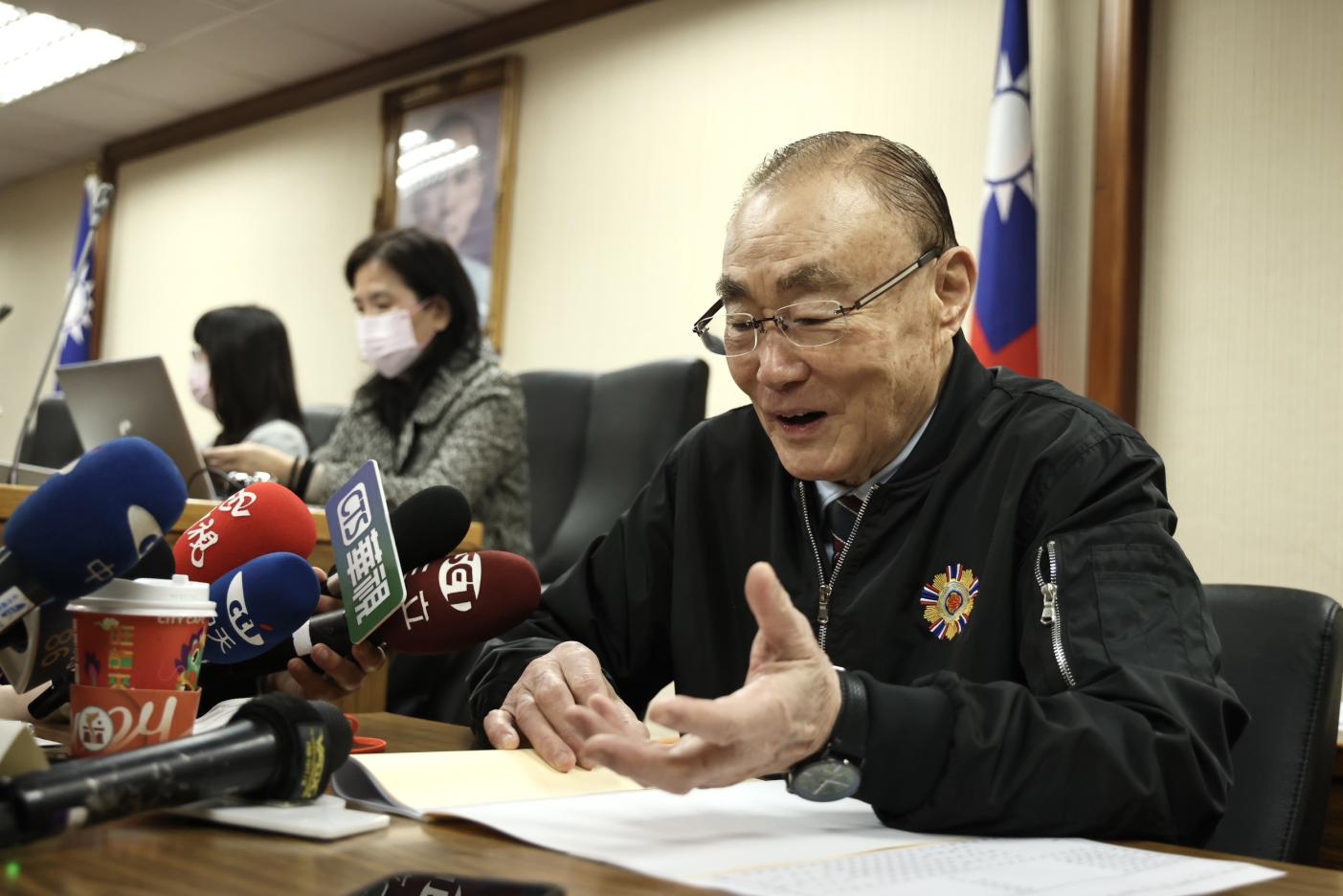   退輔會主委馮世寬受訪。林啟弘攝