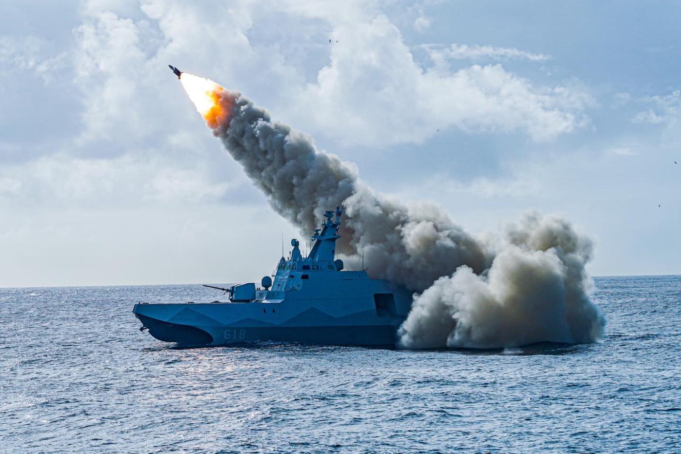 國軍４月19展開史上最長8天7夜漢光兵推。圖為沱江軍艦發有雄風反艦飛彈