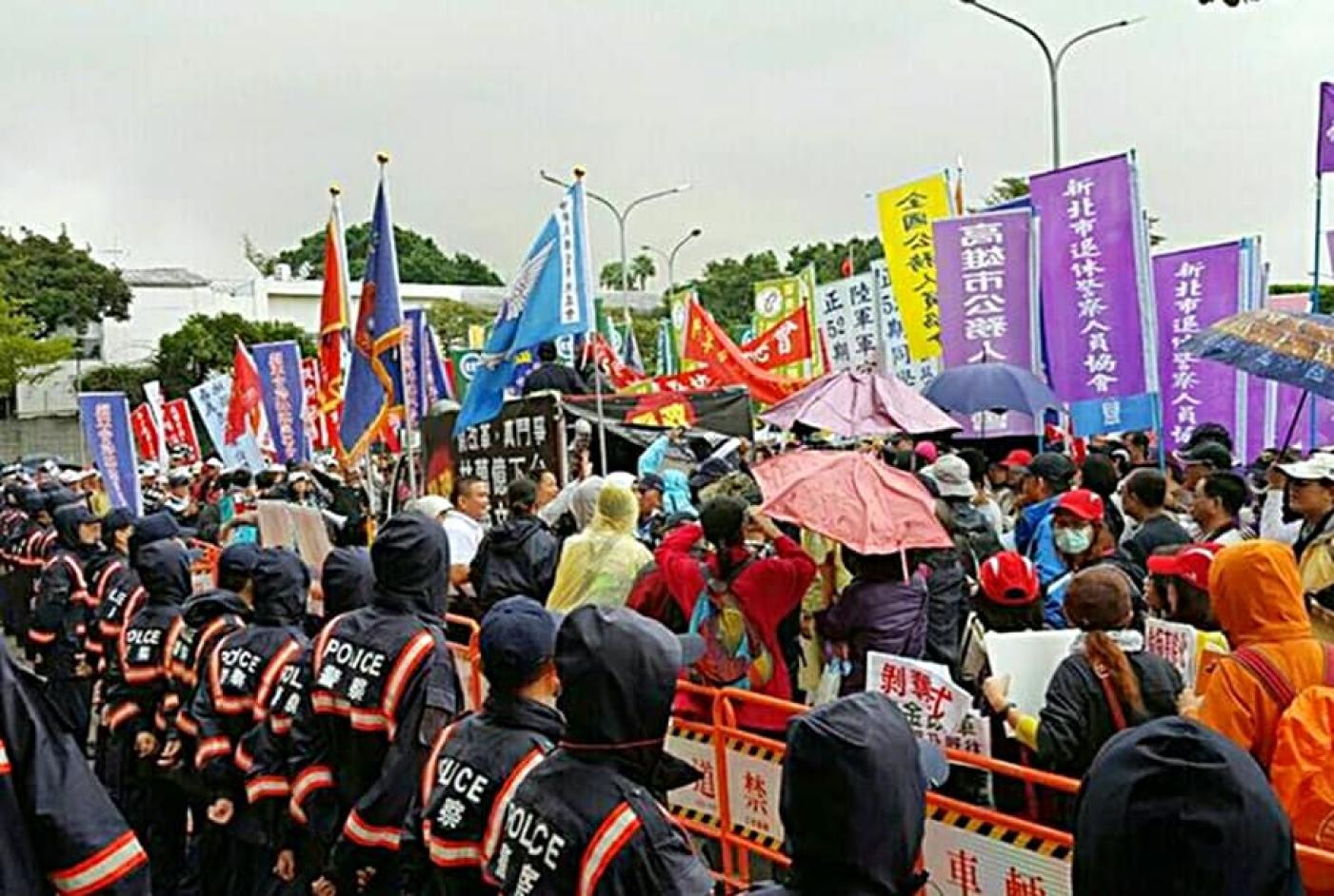 退休軍公教人員抗議年金改革。翻攝全國公務人員協會