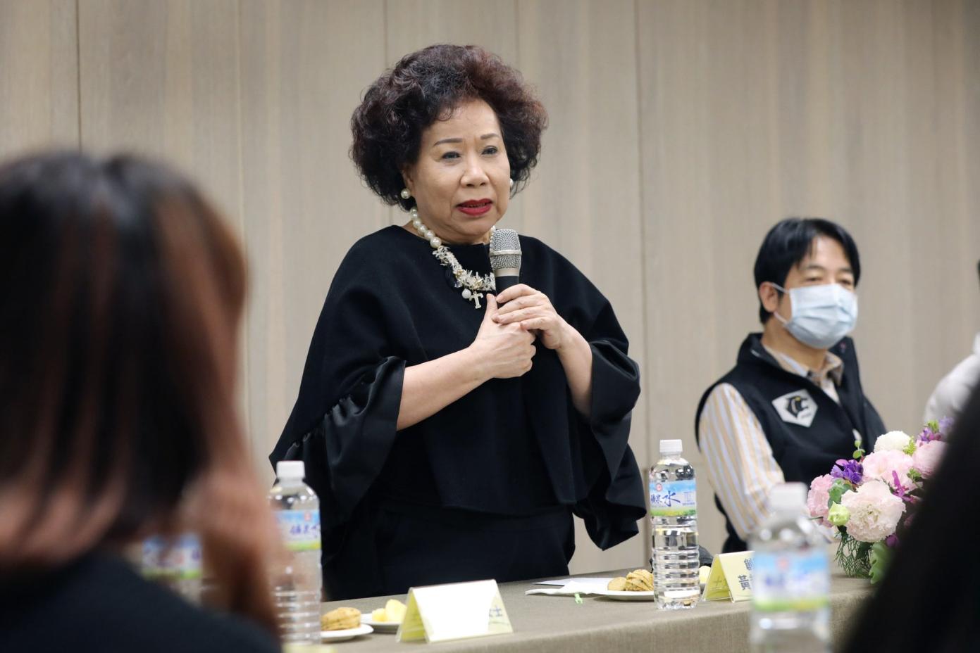 黃越綏爆昔日赴澳門參加婚宴遭跟蹤。翻攝黃越綏臉書