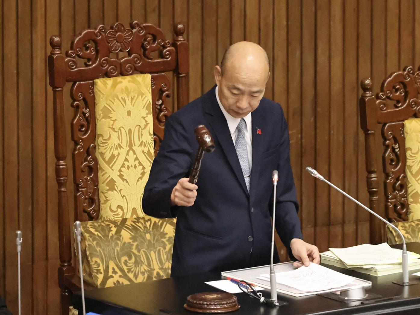 立法院長韓國瑜16日召集黨團協商，決議5月31日邀請新任行政院院長率同各部會首長列席進行施政方針報告並備質詢，及立院延會至7月16日。資料照片／林泊志攝