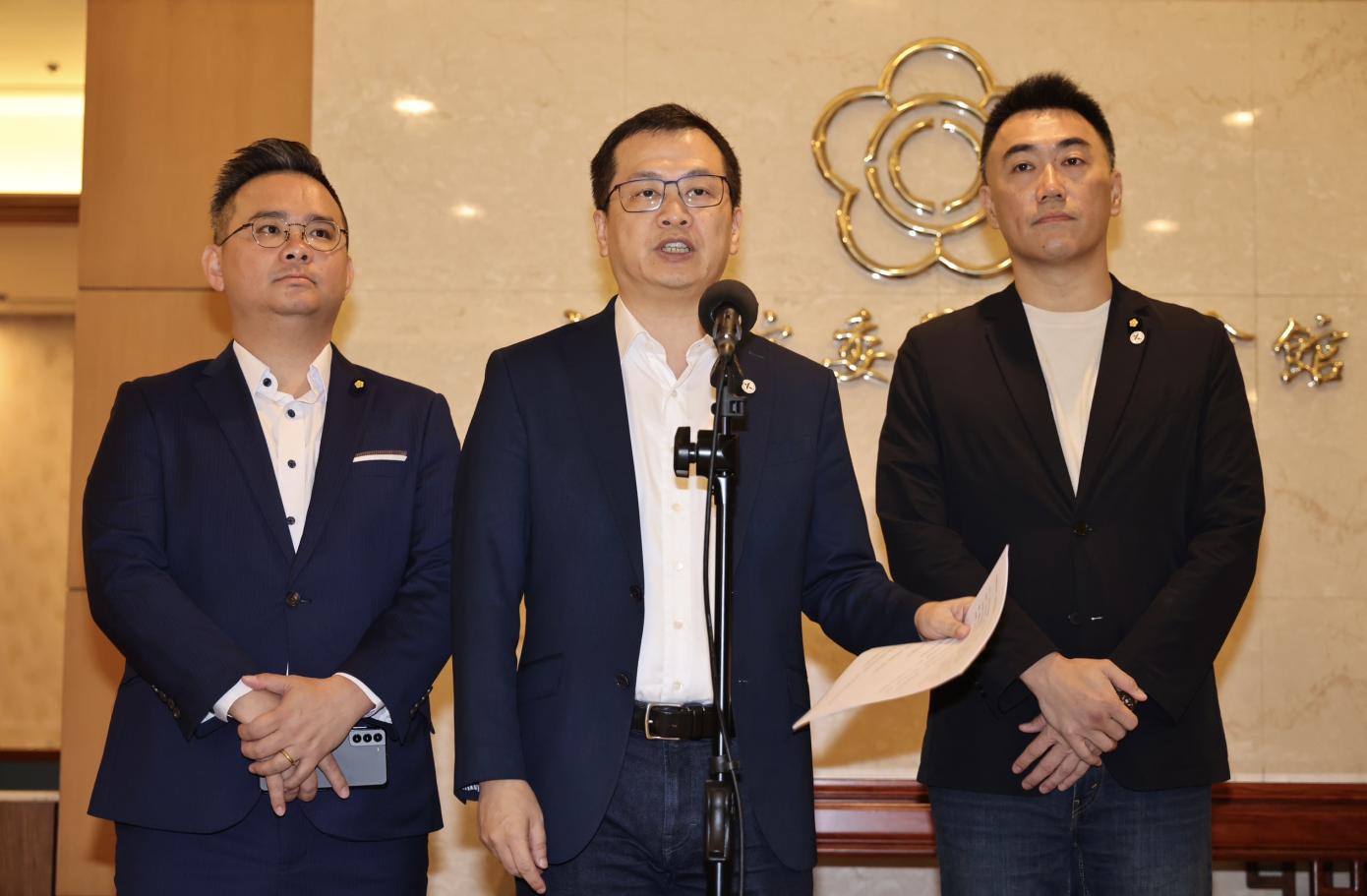 針對廢除監察院爭議，羅智強（中）等立委提出四點倡議，呼籲廢院不廢權、先凍再廢以及否決人事同意權。林啟弘攝