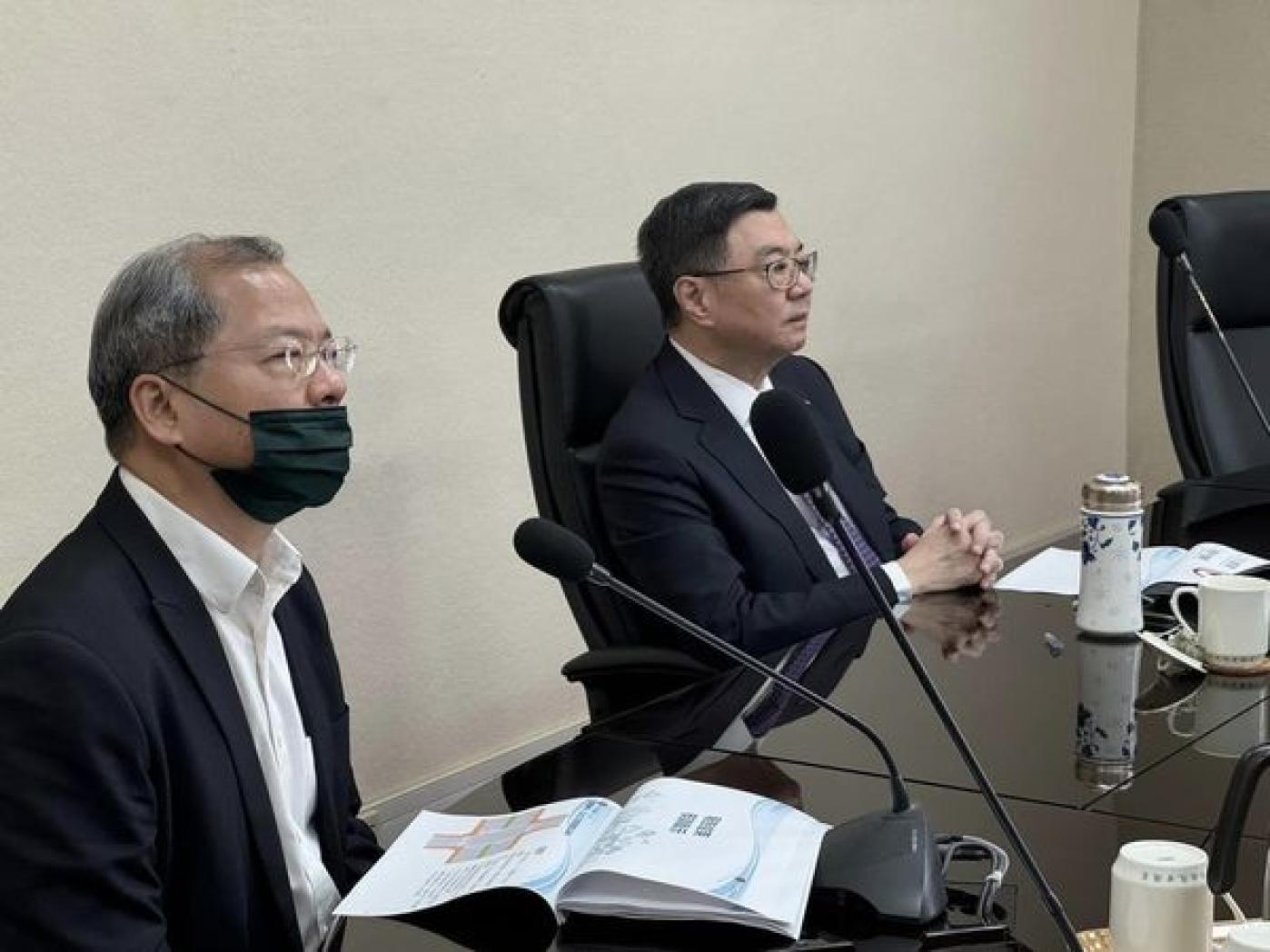 行政院長卓榮泰親自召開交通安全會議，盼2030年行人死亡率降至50%。卓榮泰臉書
