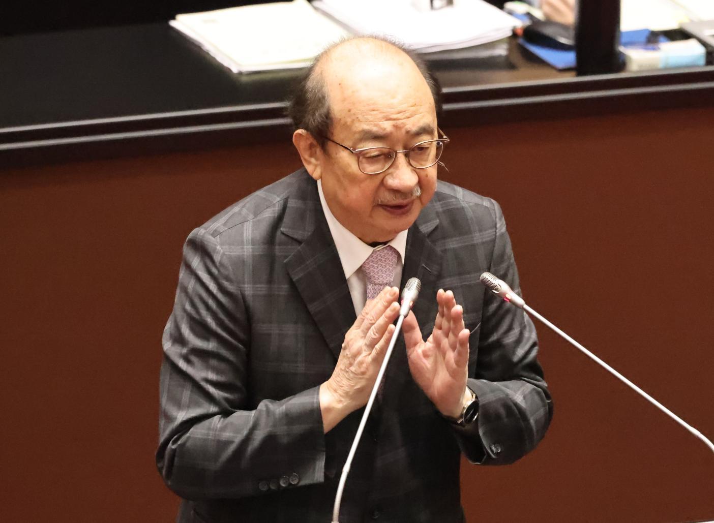 針對朱立倫有關藍綠白國會改革版本相同的說法，柯建銘怒轟是詐騙集團。資料照片／林啟弘攝