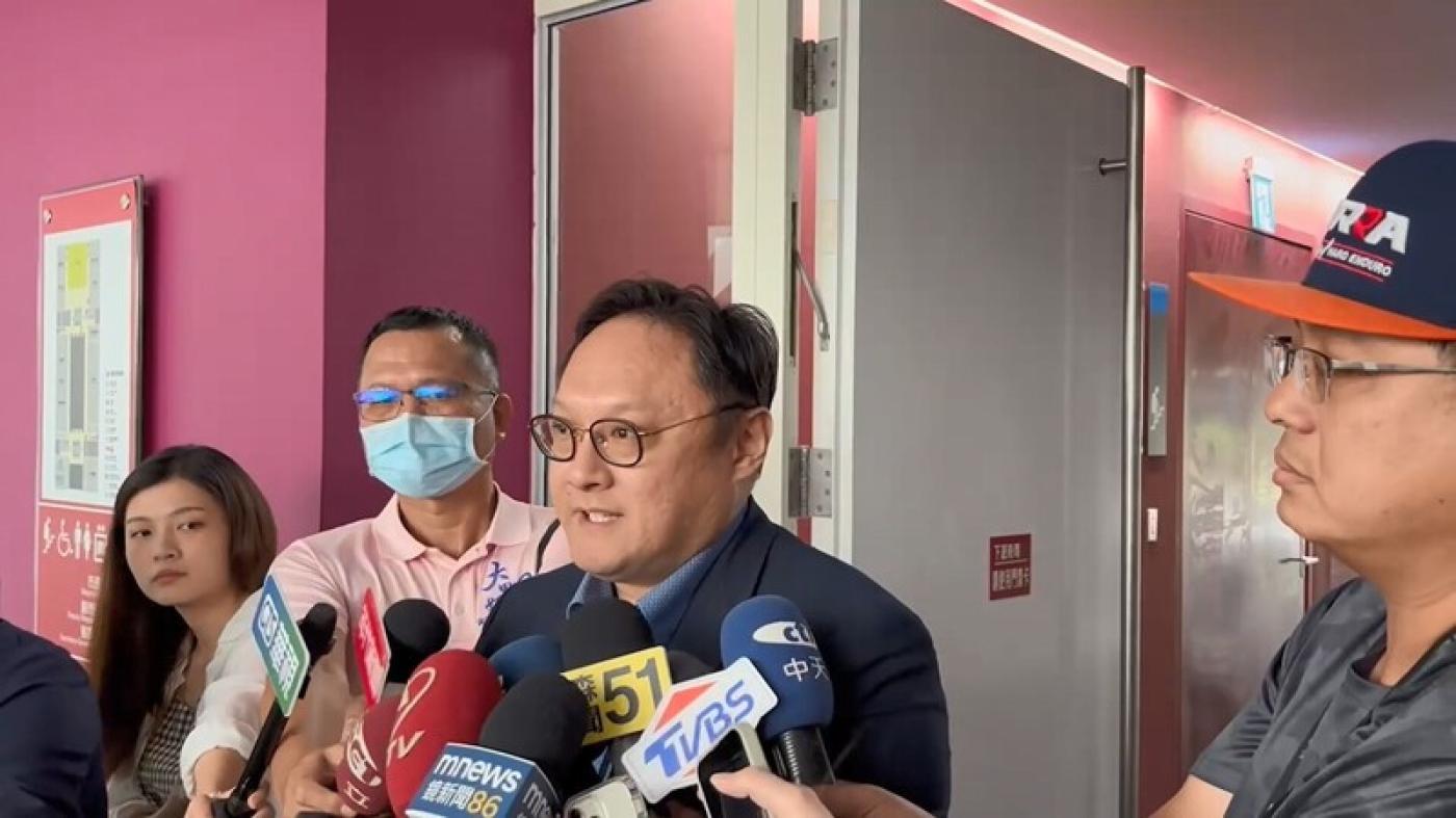 台中市副市長鄭照新（右2）2日表示，盧秀燕確實在下半年會有出訪行程規劃，至於是哪一個國家、城市，目前都還在規劃中。 台中市府提供