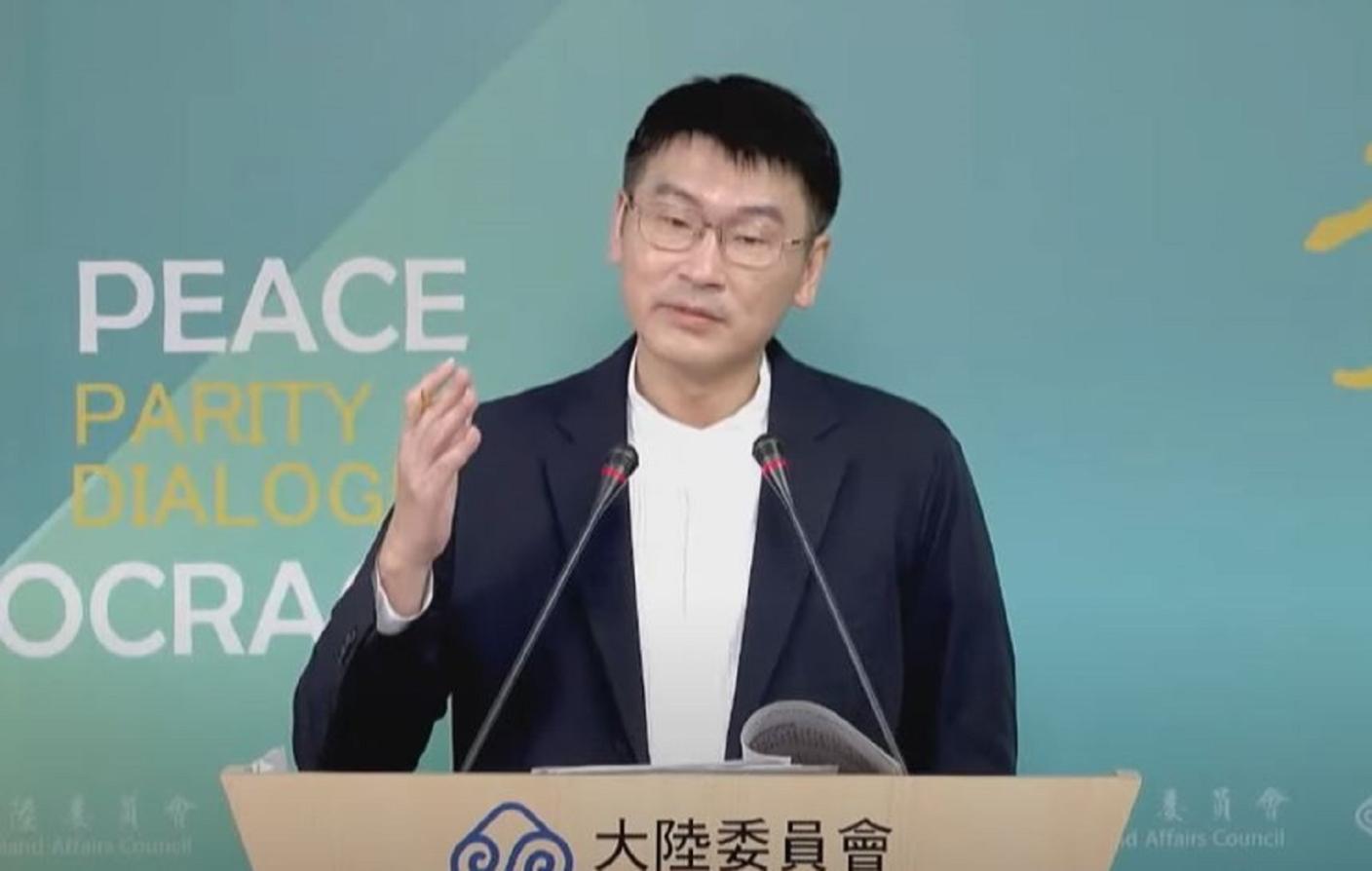 對於解放軍宣布圍台軍演，陸委會強烈譴責表示，中共倒行逆施採取危害區域海空域安全，圖為陸委會發言人梁文傑。翻攝畫面