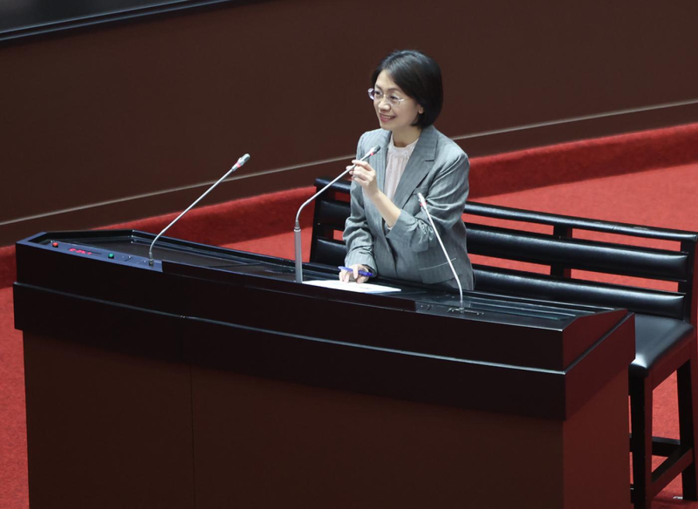 國民黨立委翁曉玲12日詢問大法官提名人劉靜怡時，舉例納粹時代的德國聯邦憲法法院做了很多判決，有許多後來被認為是違憲。中央社