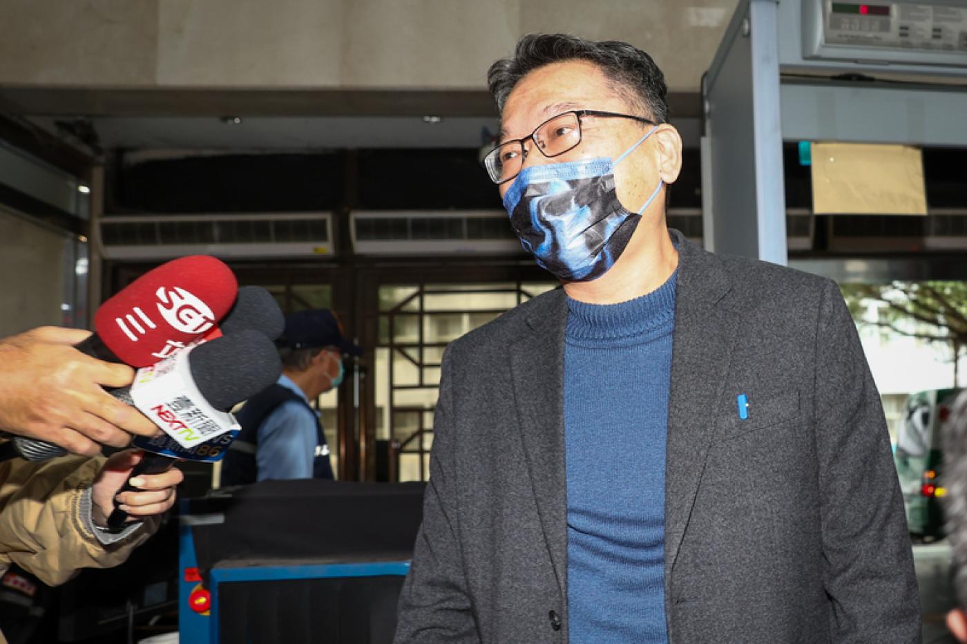 檢察官13日以證人身分傳喚民眾黨前中央委員張益贍（右）說明。中央社