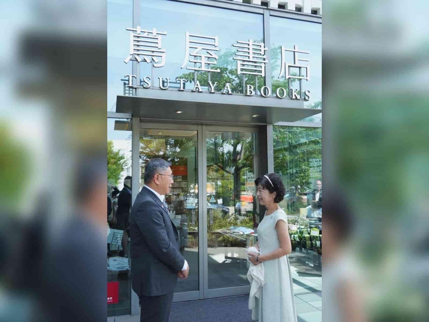 柯妻陳佩琪（右）曬出與民眾黨主席柯文哲（左）合照，寫下自己的思念。翻攝陳佩琪臉書　