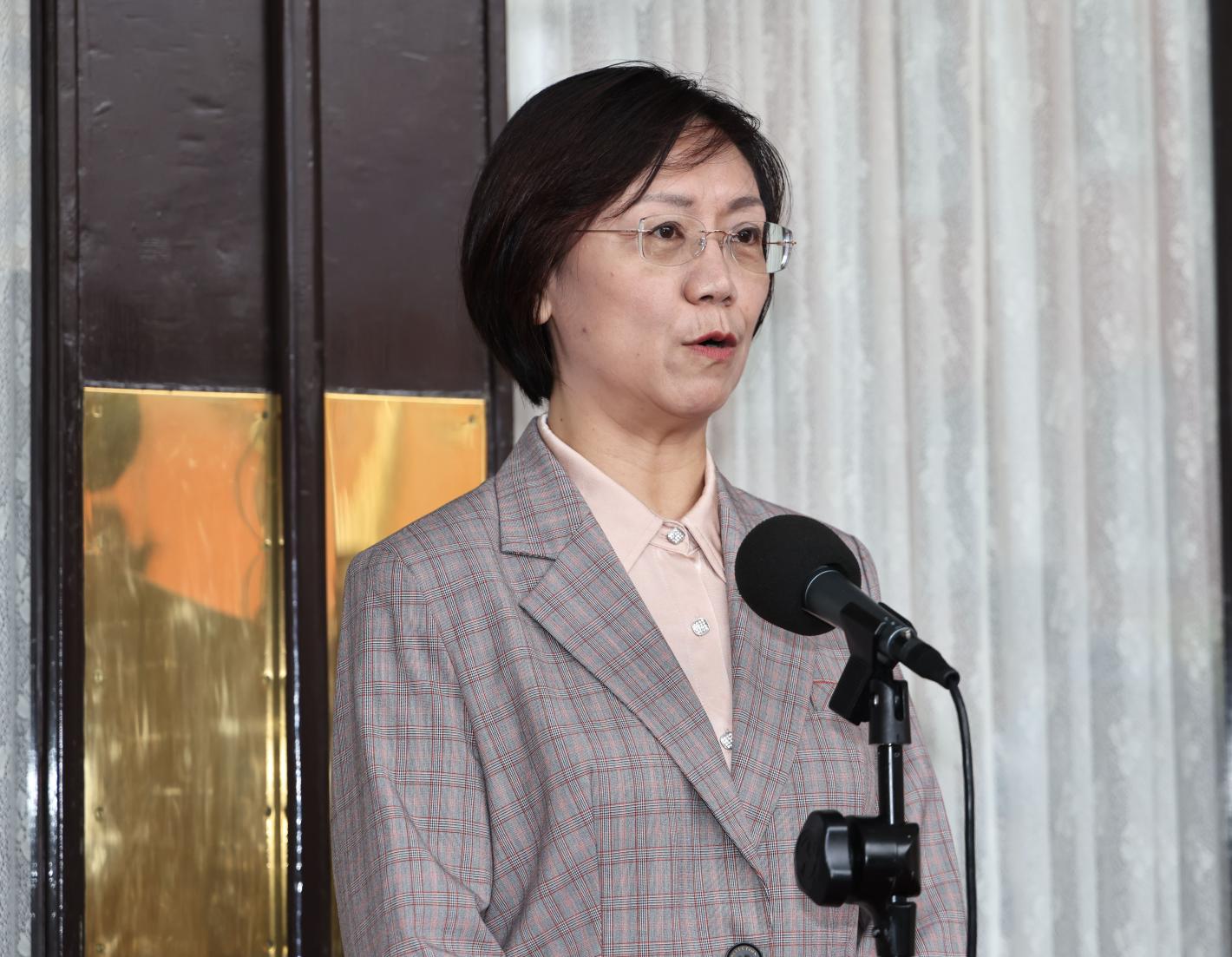 翁曉玲27日在立法院質詢農業部長陳駿季時，要求農業部交出戰時糧食配送站配置圖，引發討論。資料照片／林啟弘攝