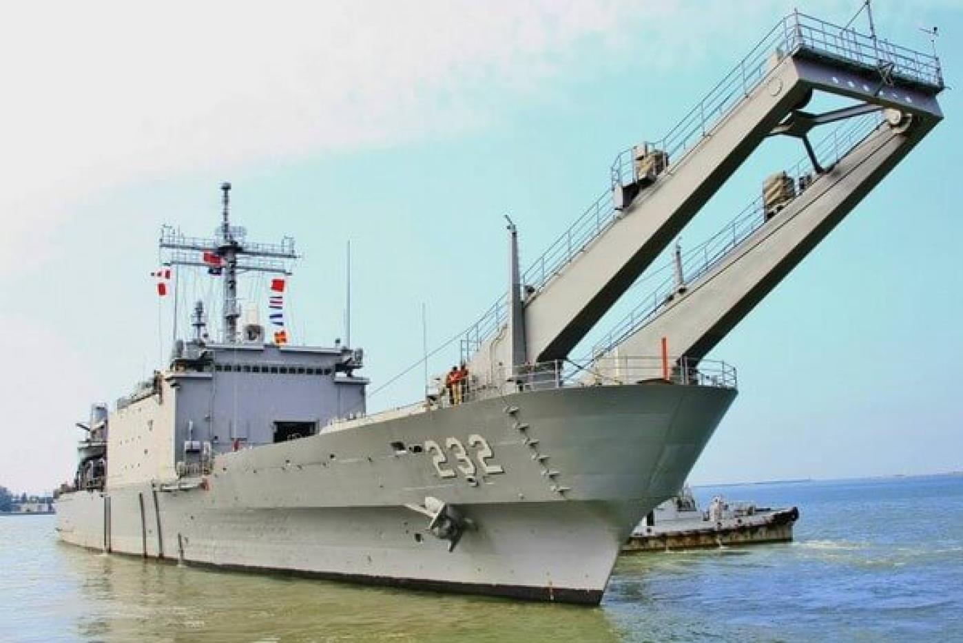 中和軍艦與中國漁船碰撞　揭仲憂中國的下一步將是這個。中和級戰鬥登陸艦，翻攝海軍網站