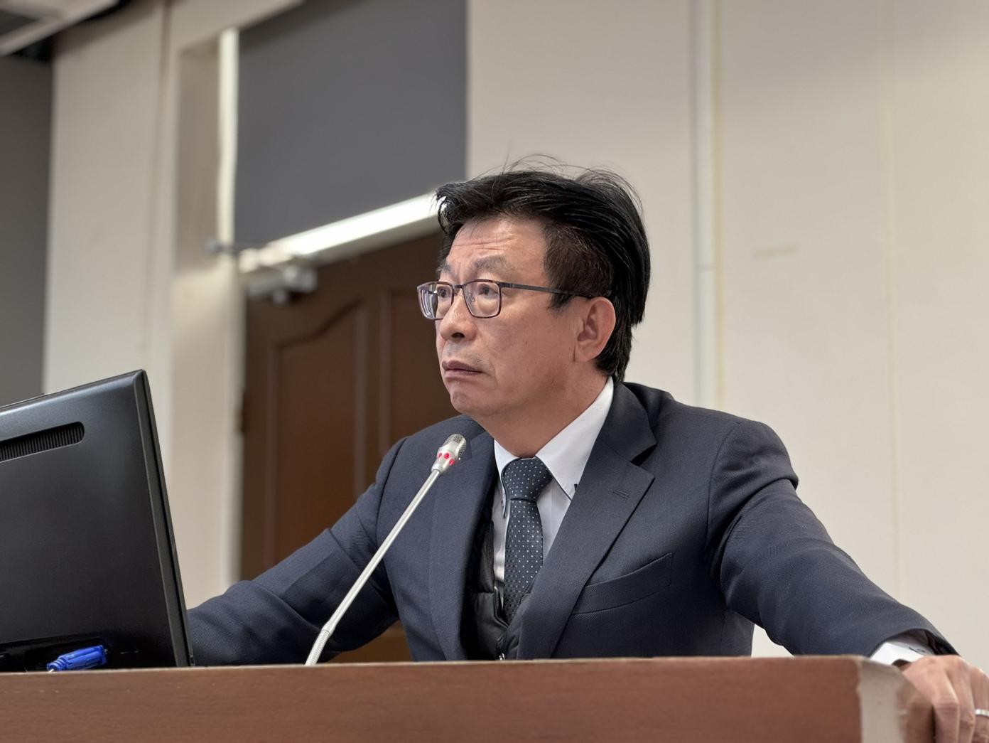民進黨立委郭國文1日表示，國民黨主席朱立倫的妻舅高思博用自己的「中華人權協會」，幫鍾文智辦了2場公聽會。翻攝郭國文臉書