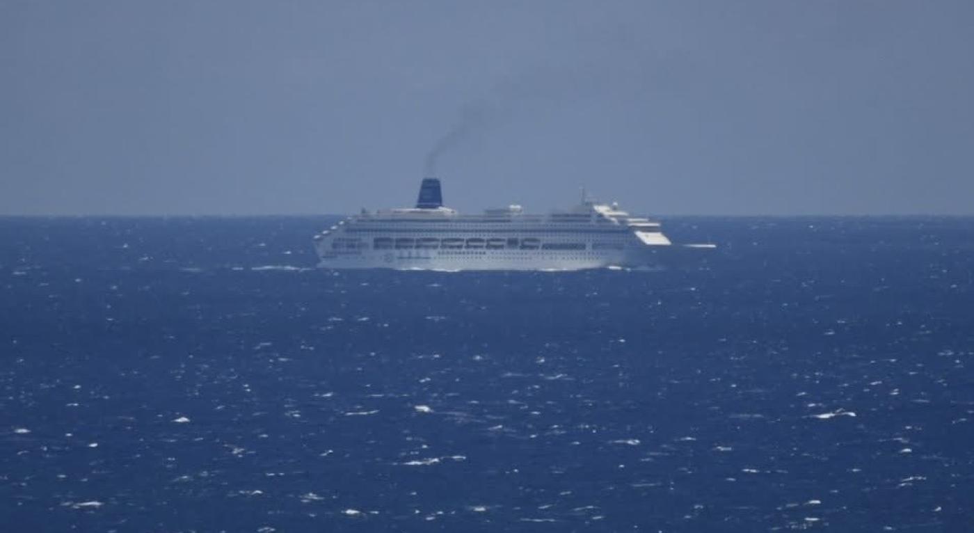 「鼓浪嶼號」雖然掛著英屬百慕達的旗幟，但經營者為中資，每次經過屏東墾丁總是靠近到一海浬的距離。翻攝「Taiwan ADIZ」