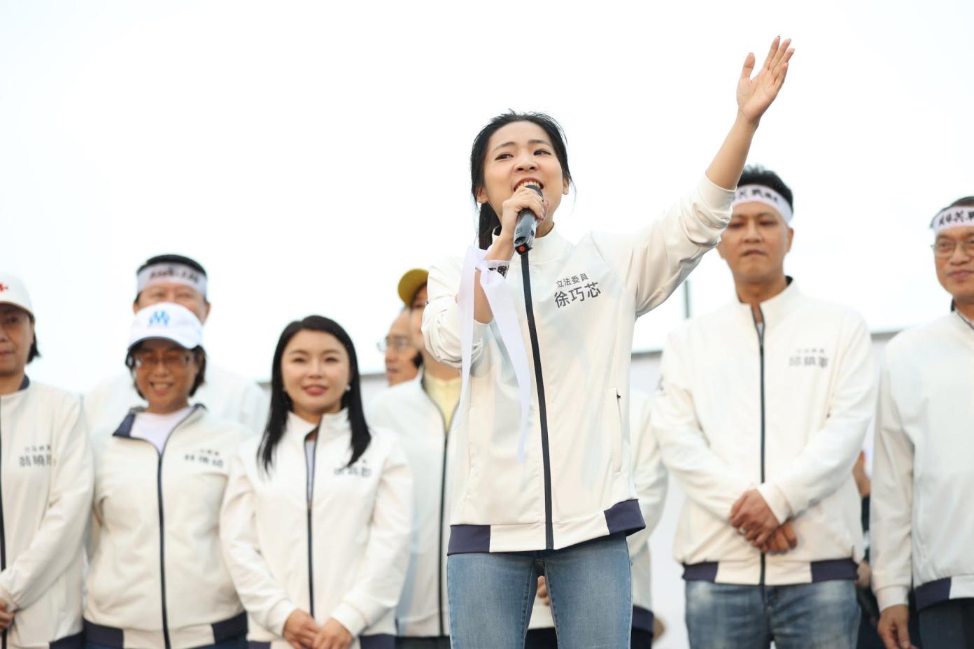 曾經說過國民黨現在「群龍無首」的徐巧芯，現在率先響應朱立倫全面衝刺罷綠二階連署。翻攝徐巧芯臉書