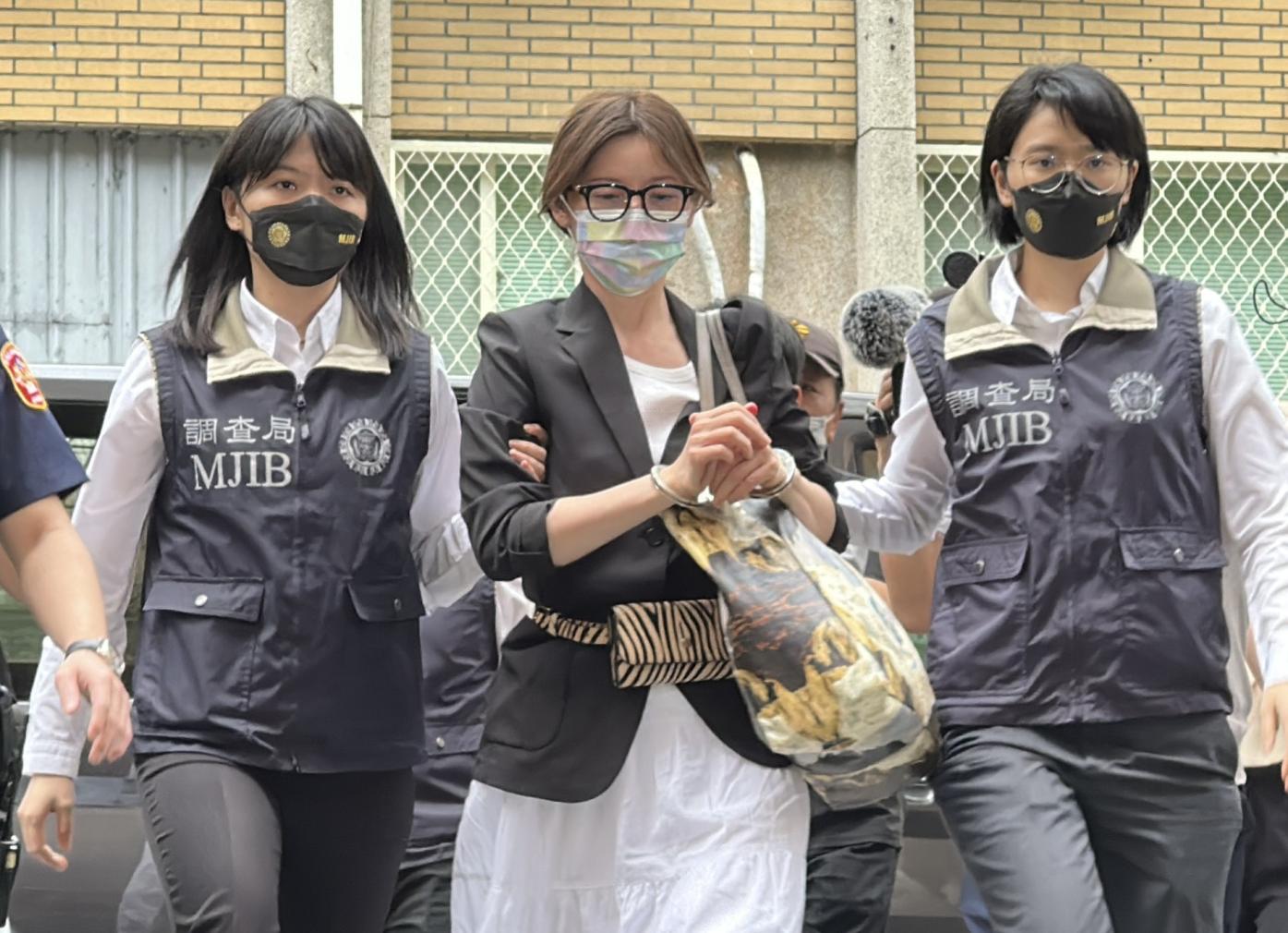 本名蘇陳端的網紅貴婦奈奈午間由調查官押解至北檢進行複訓。林啟弘攝