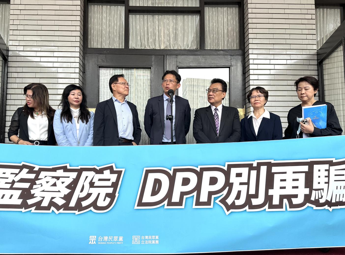 民眾黨立法院黨團13日宣布正式啟動廢除監察院的修憲連署。林啟弘攝