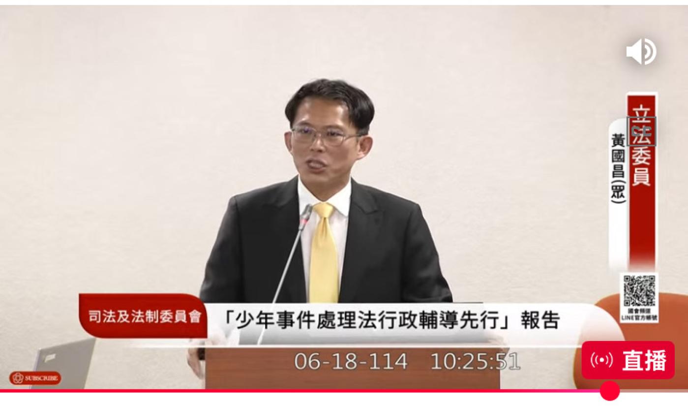 被指「腳尾飯第2」，黃國昌不滿的說，民進黨之前也公布偵訊錄音帶。翻攝立法院直播