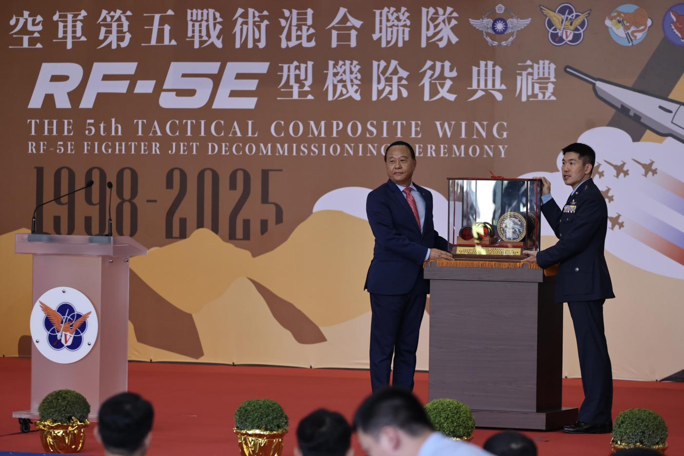 國防部副部長柏鴻輝今主持F-5F／RF-5E型機除役典禮。林啟弘攝