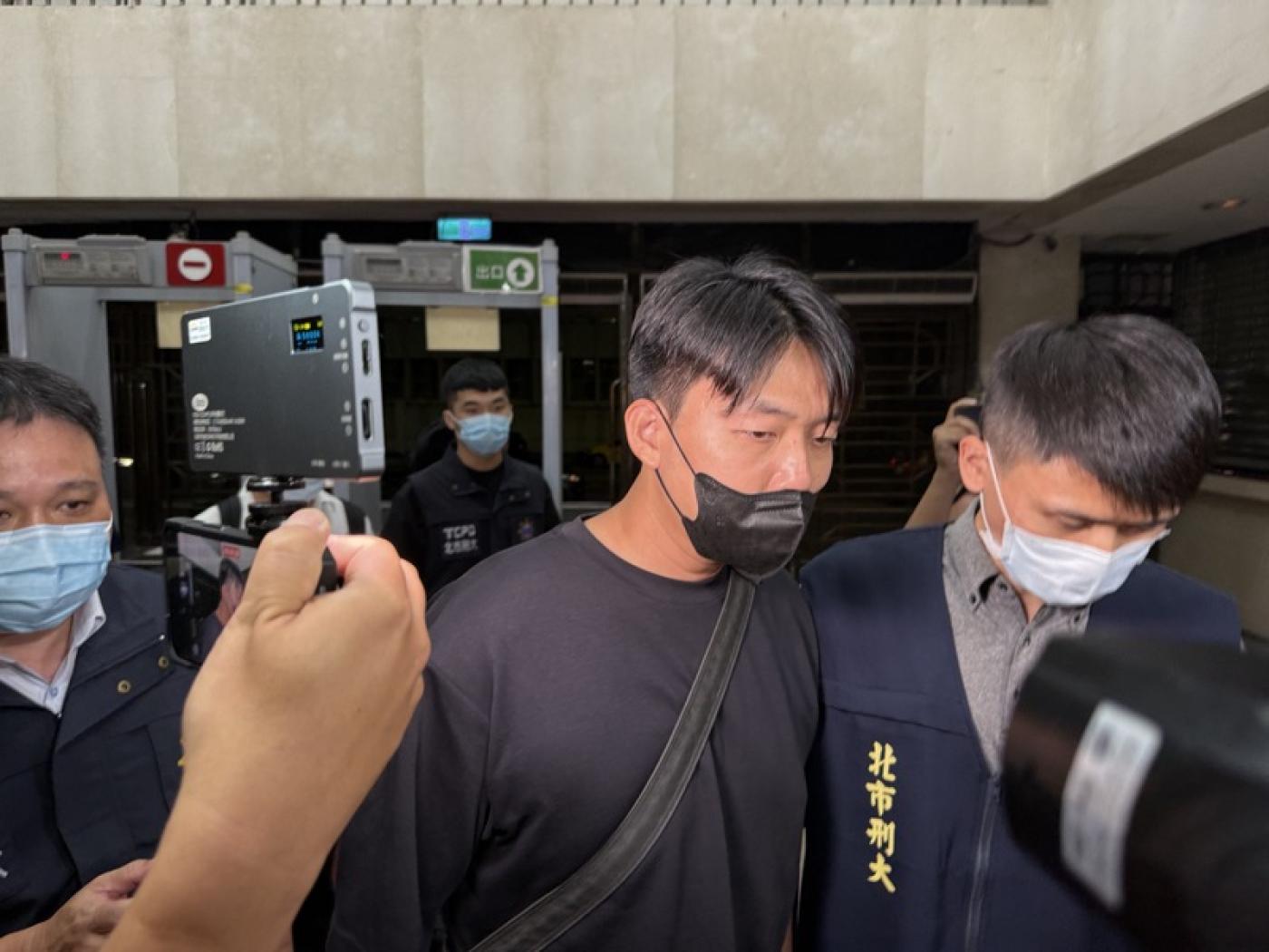 臉書粉專「迷因台式民主」版主戴瑞甯遭羈押禁見。中央社