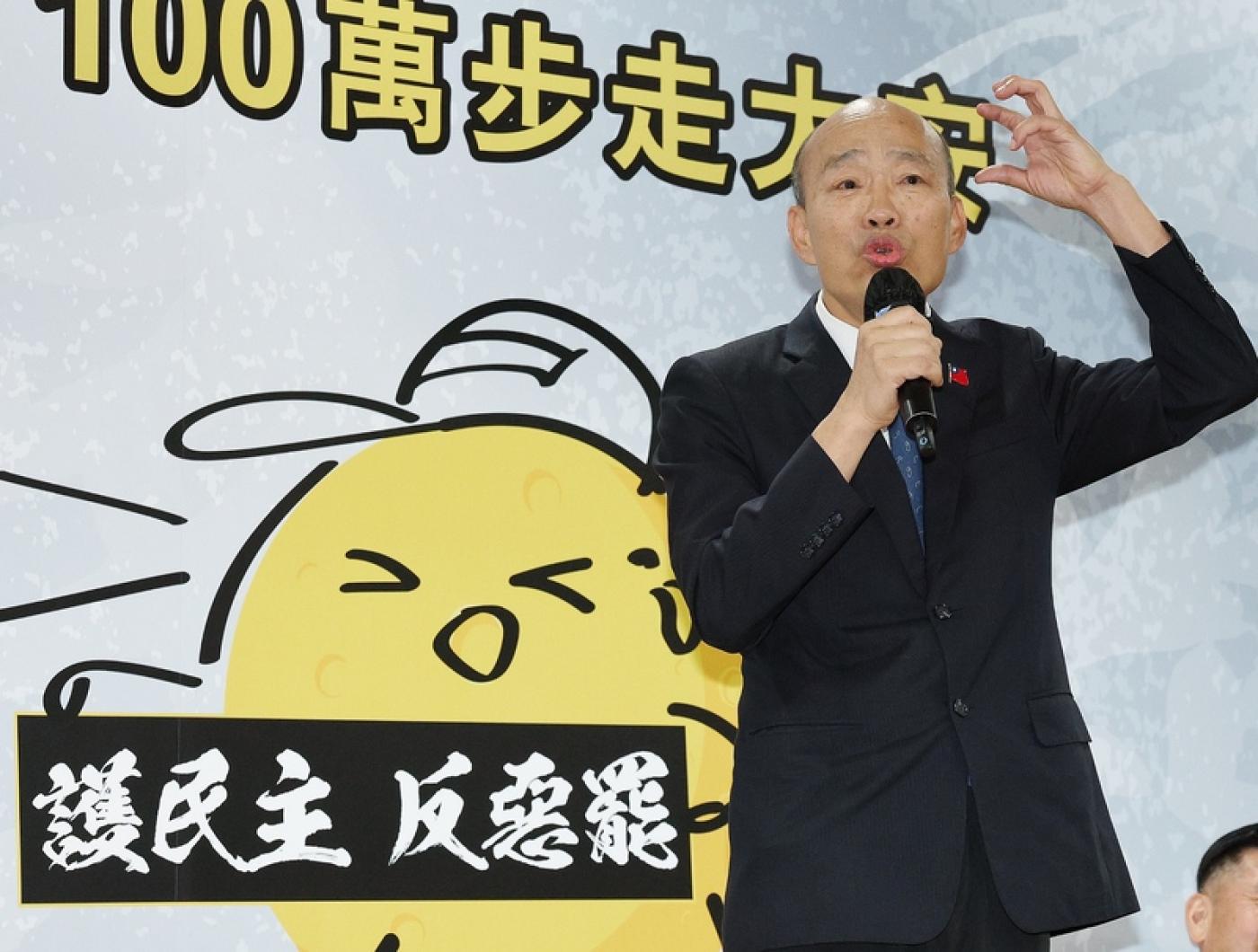 國民黨立委羅智強5日舉辦「護民主反惡罷－100萬步走大安」新書發布會，立法院長韓國瑜到場支持。中央社