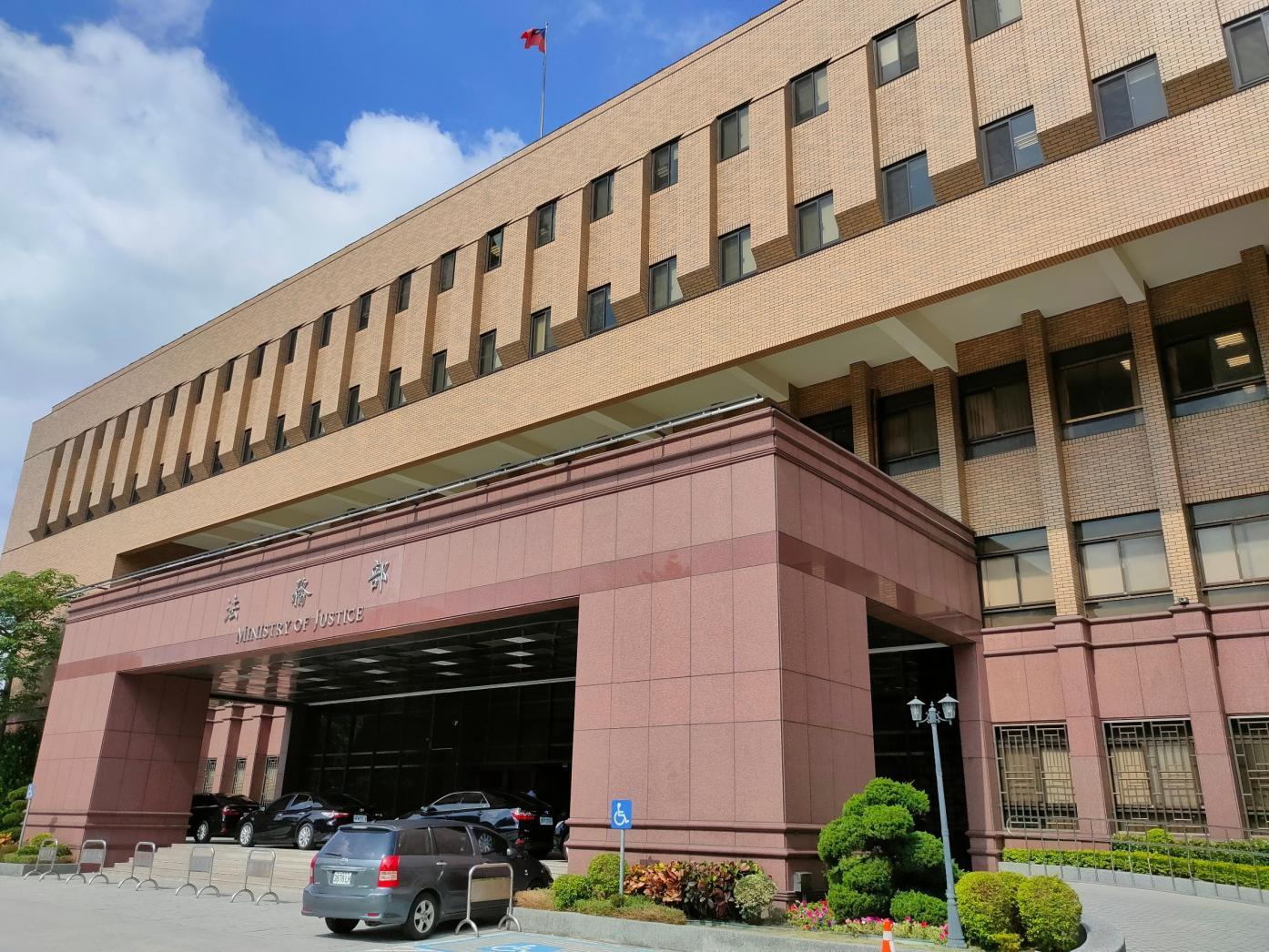 法務部開24個一審主任檢察官職缺，京華城案檢座林俊言順利入圍。圖為法務部外觀／吳政峰攝