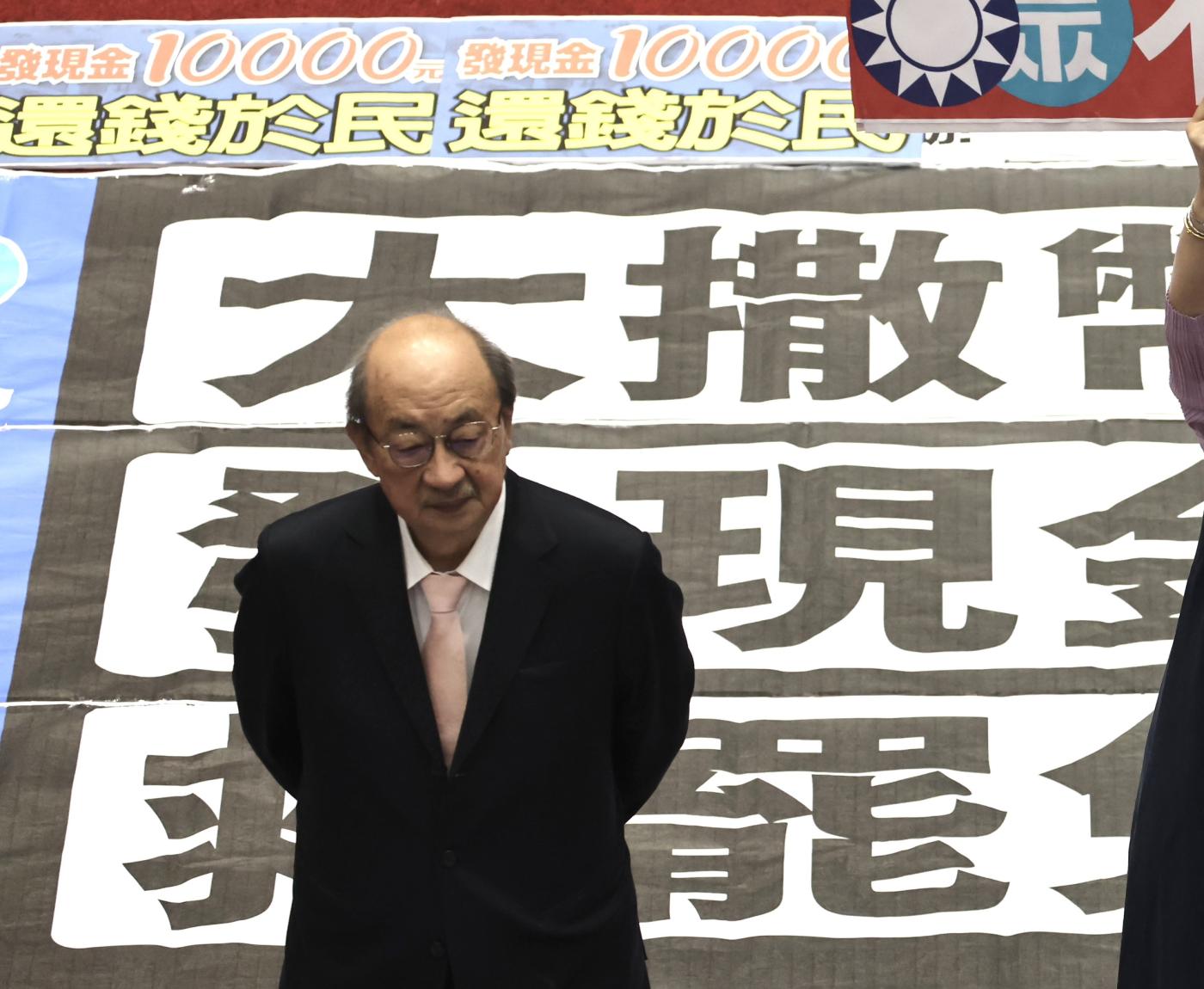 民進黨團總召柯建銘揚言在罷免後用《刑法》100條辦國民黨立委,引發爭議。林啟弘攝