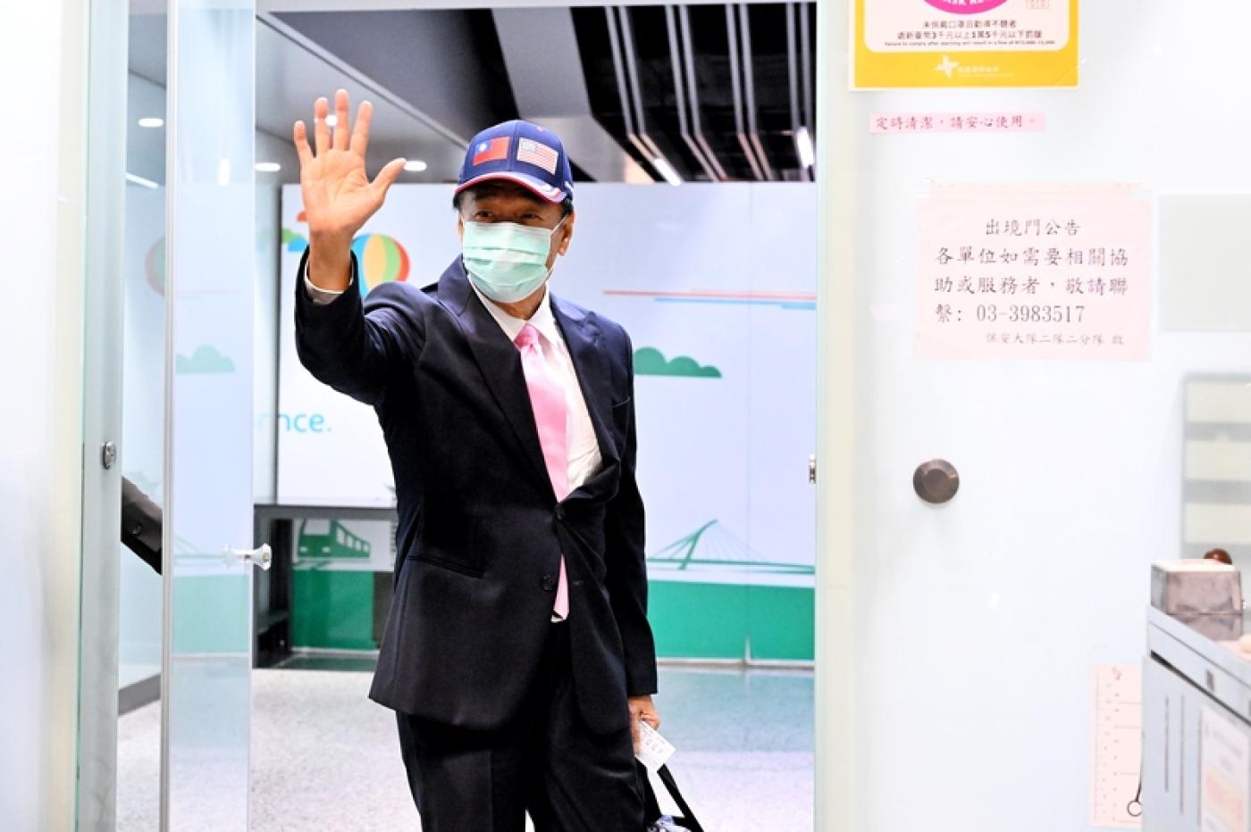 鴻海創辦人郭台銘27日晚間赴美，展開為期12天的「科技經濟開拓之旅」。中央社