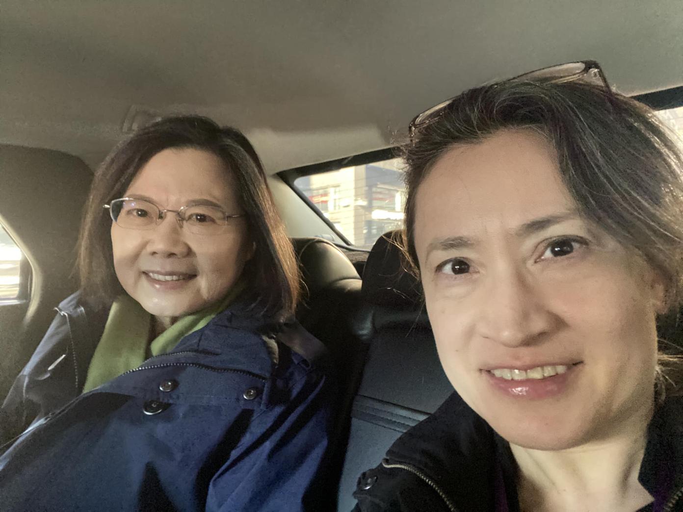 僑胞力拱駐美大使蕭美琴（右）搭擋賴清德參選。翻攝蕭美琴臉書
