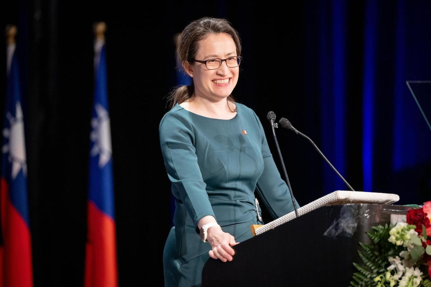 蕭美琴在僑宴上受到僑胞高度肯定。翻攝蔡英文臉書