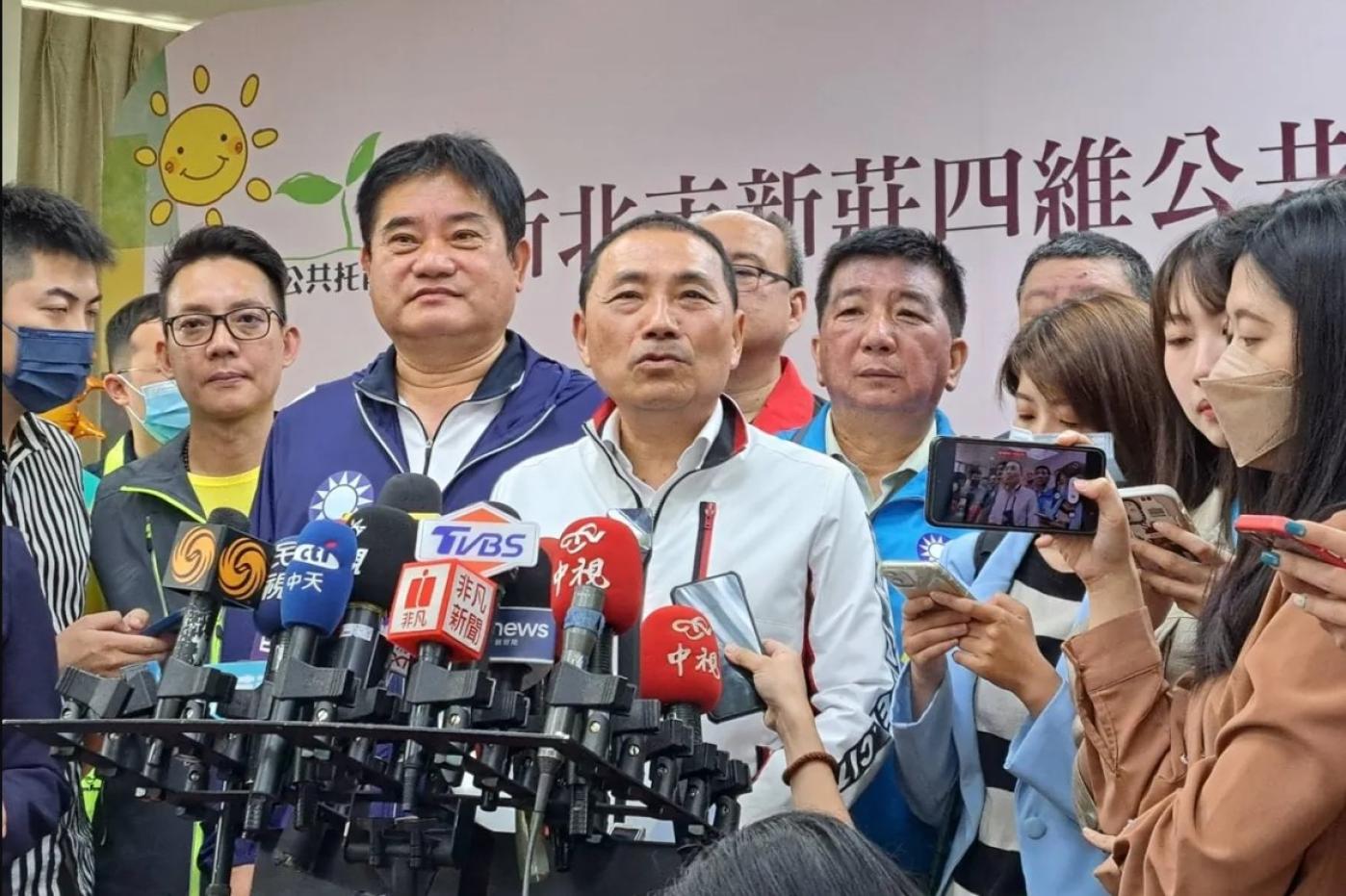 面對出500萬喬初選的指控，侯友宜今出席活動時強調自身清白，無懼抹黑。社會局提供