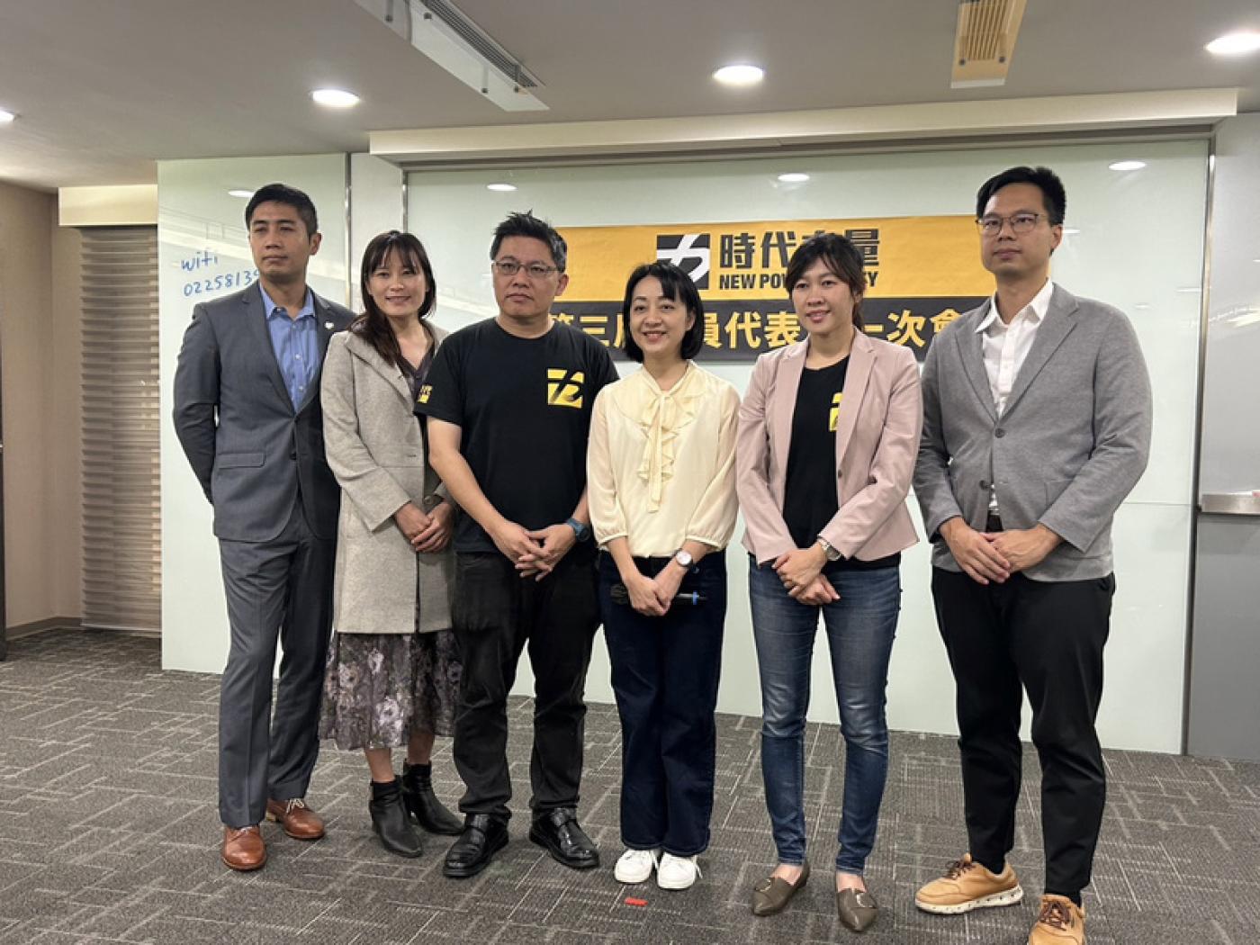 時代力量22日舉行第3屆黨員代表大會，黨主席王婉諭（右3）表示，時代力量預計1個月內提出首波區域立委名單。中央社