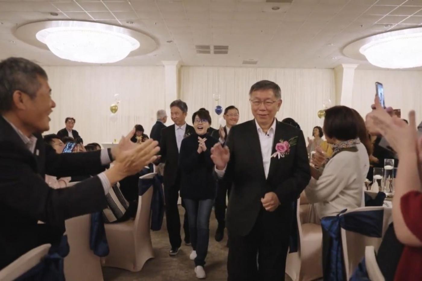 柯文哲出席市休士頓僑宴，受到僑胞熱烈歡迎。民眾黨提供
