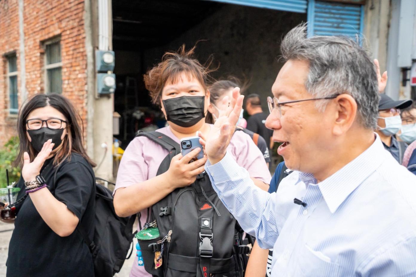 今天是51勞動節，柯文哲在臉書PO文，感謝所有辛苦的勞工朋友們。翻攝柯文哲臉書