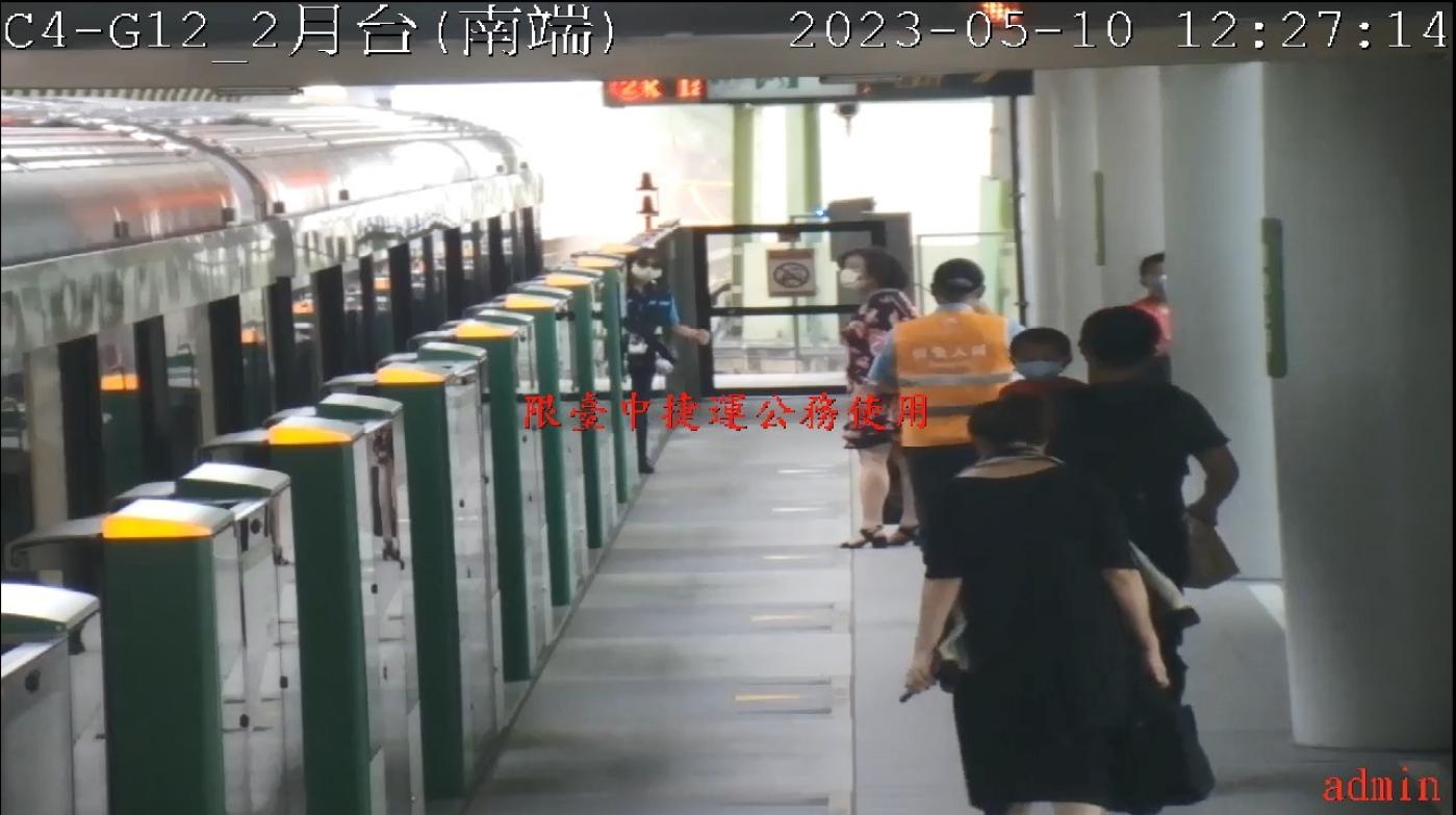 台中捷運保全員發現墜落物通報後，列車居然正常開出釀成大禍。中捷提供