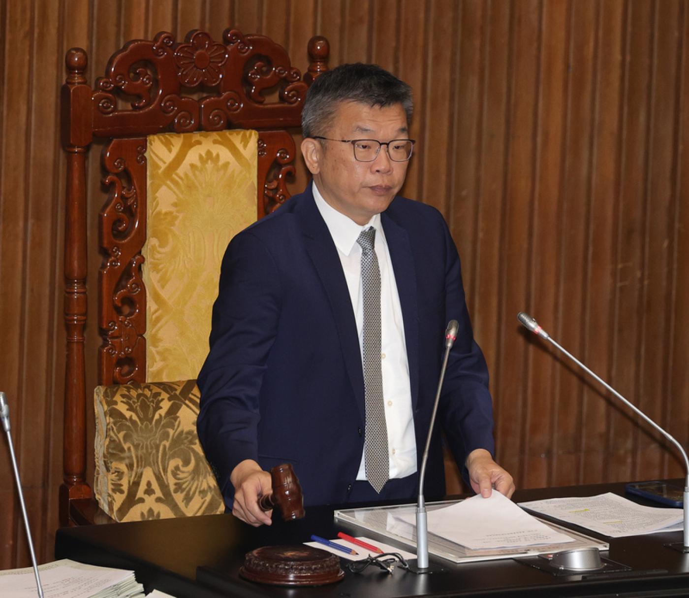 立法院三讀通過《刑法》部分條文修正案，圖為立法院副院長蔡其昌敲槌。 中央社