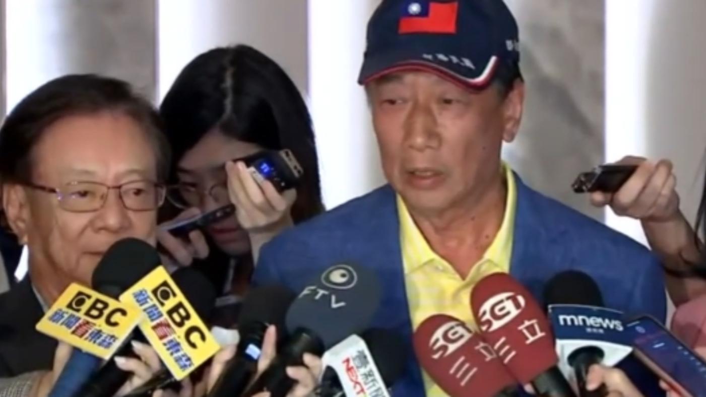 聯電榮譽副董事長宣明智(左)原訂今晚替鴻海創辦人郭台銘(右)宴請國民黨中常委，但臨時喊卡。翻攝畫面
