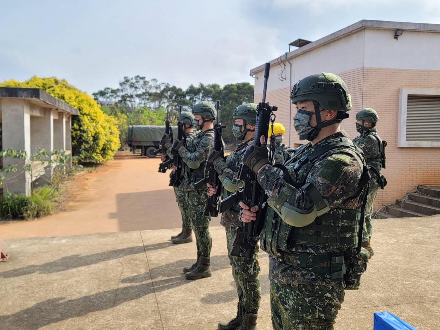 陸軍居然發生有1117發步槍彈殼當街甩出車外的事件。資料照片
